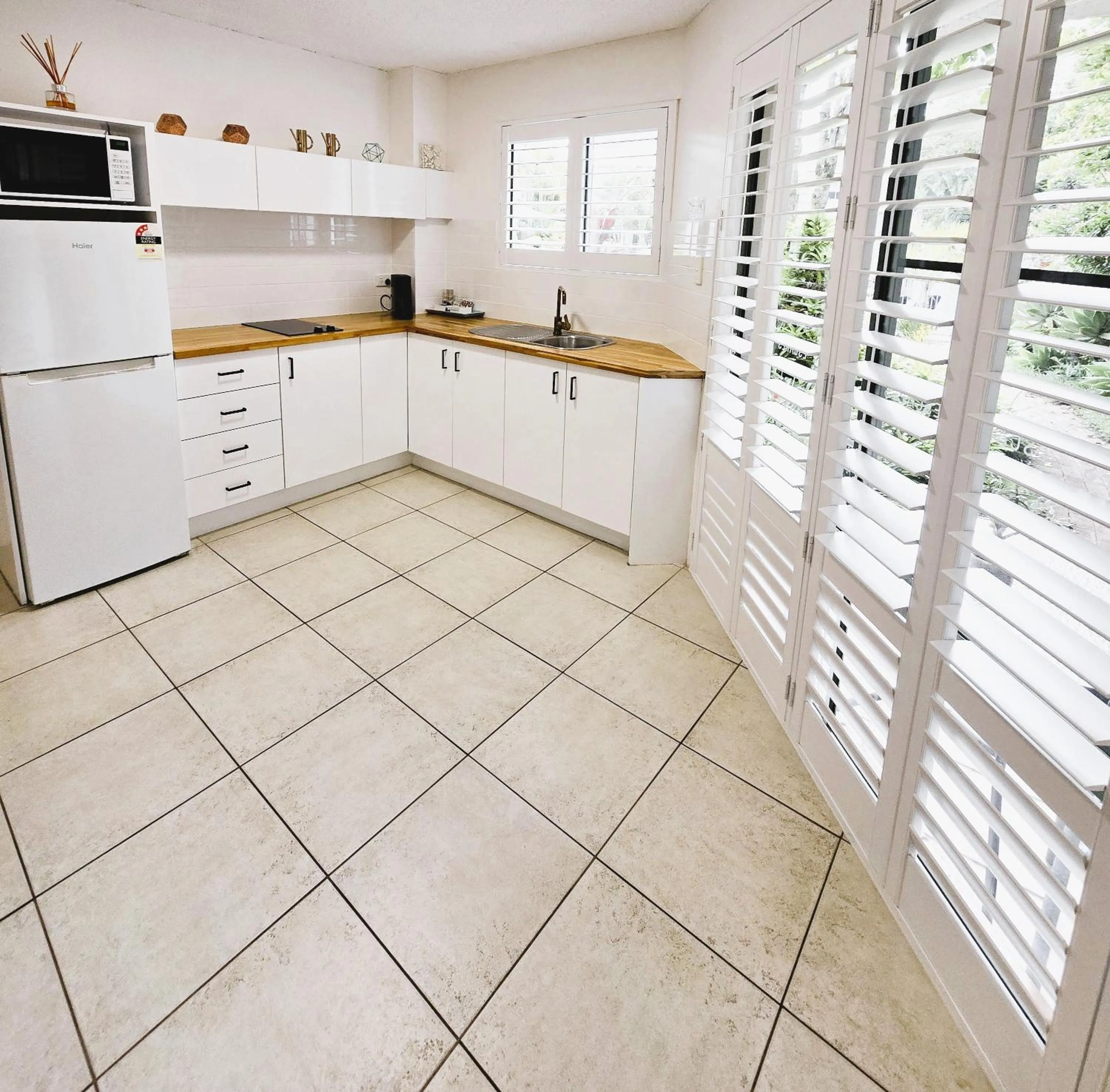 Kitchen or kitchenette in Noosa River Retreat Holiday Apartments