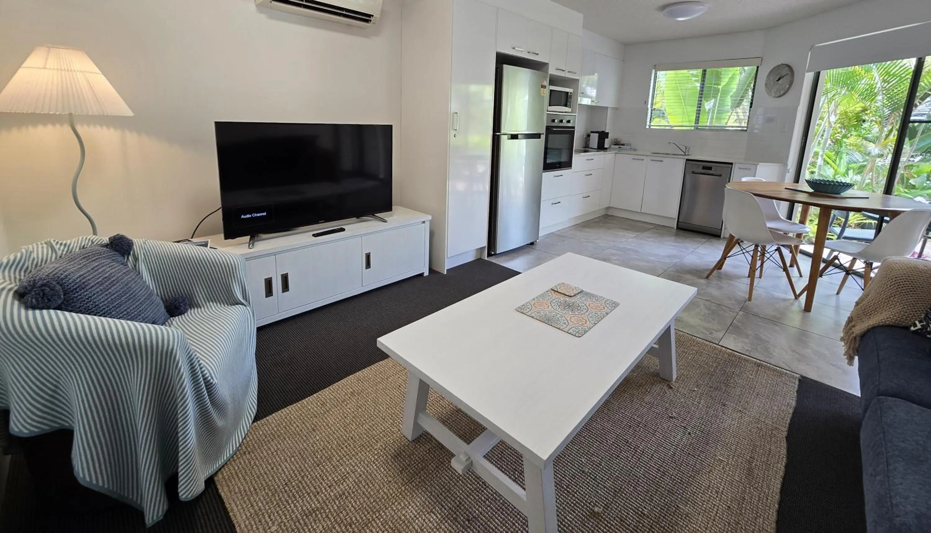 TV and multimedia, Bed in Noosa River Retreat Holiday Apartments