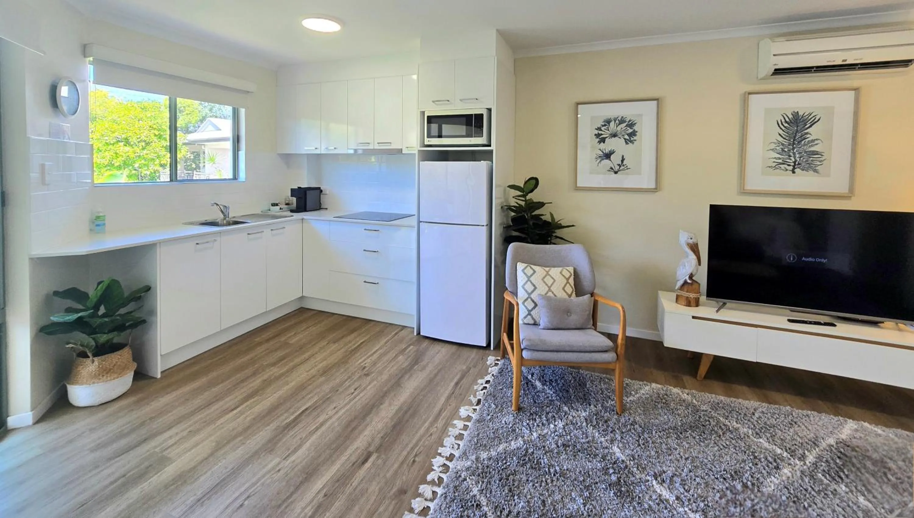 Kitchen or kitchenette in Noosa River Retreat Holiday Apartments