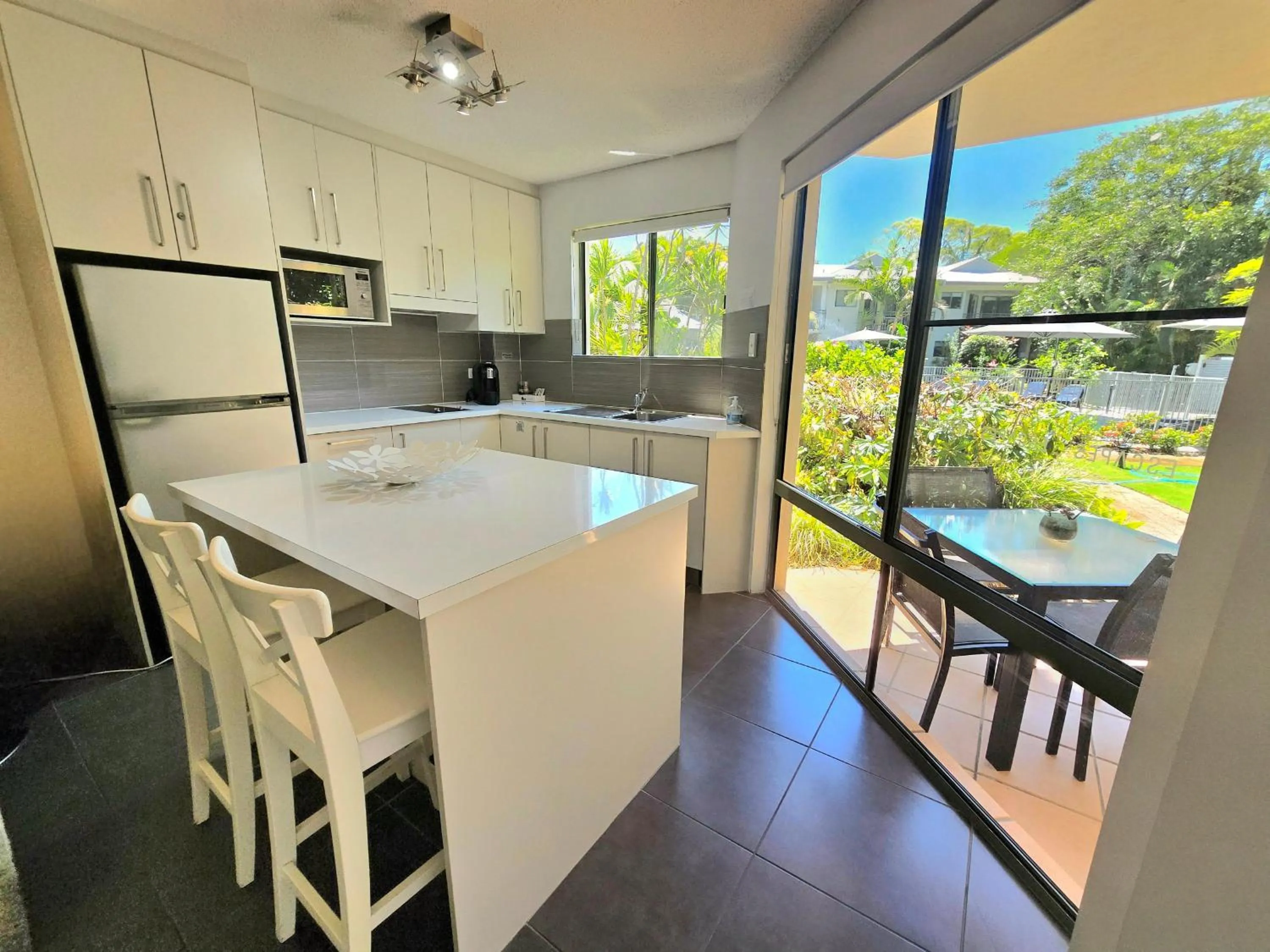Kitchen or kitchenette in Noosa River Retreat Holiday Apartments