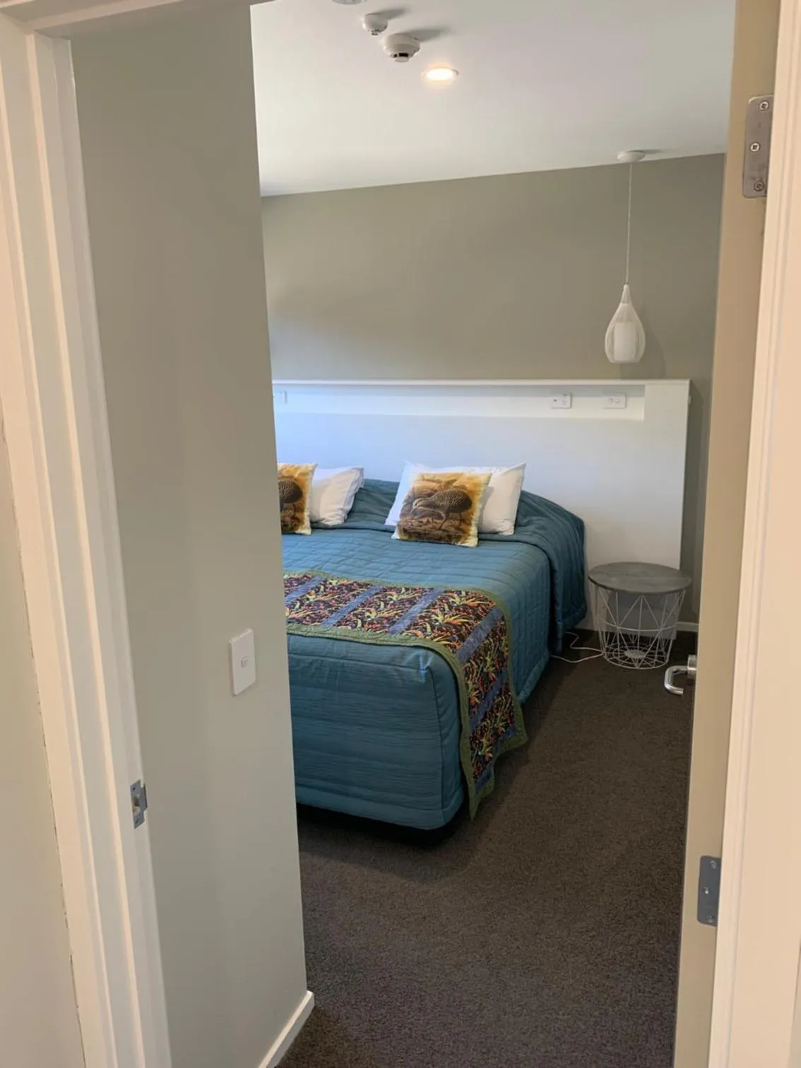 Bedroom, Bed in Red Tussock Motel