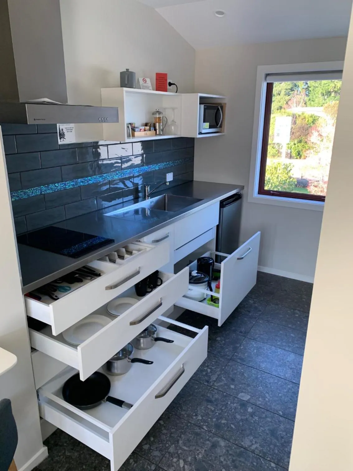 Kitchen or kitchenette in Red Tussock Motel