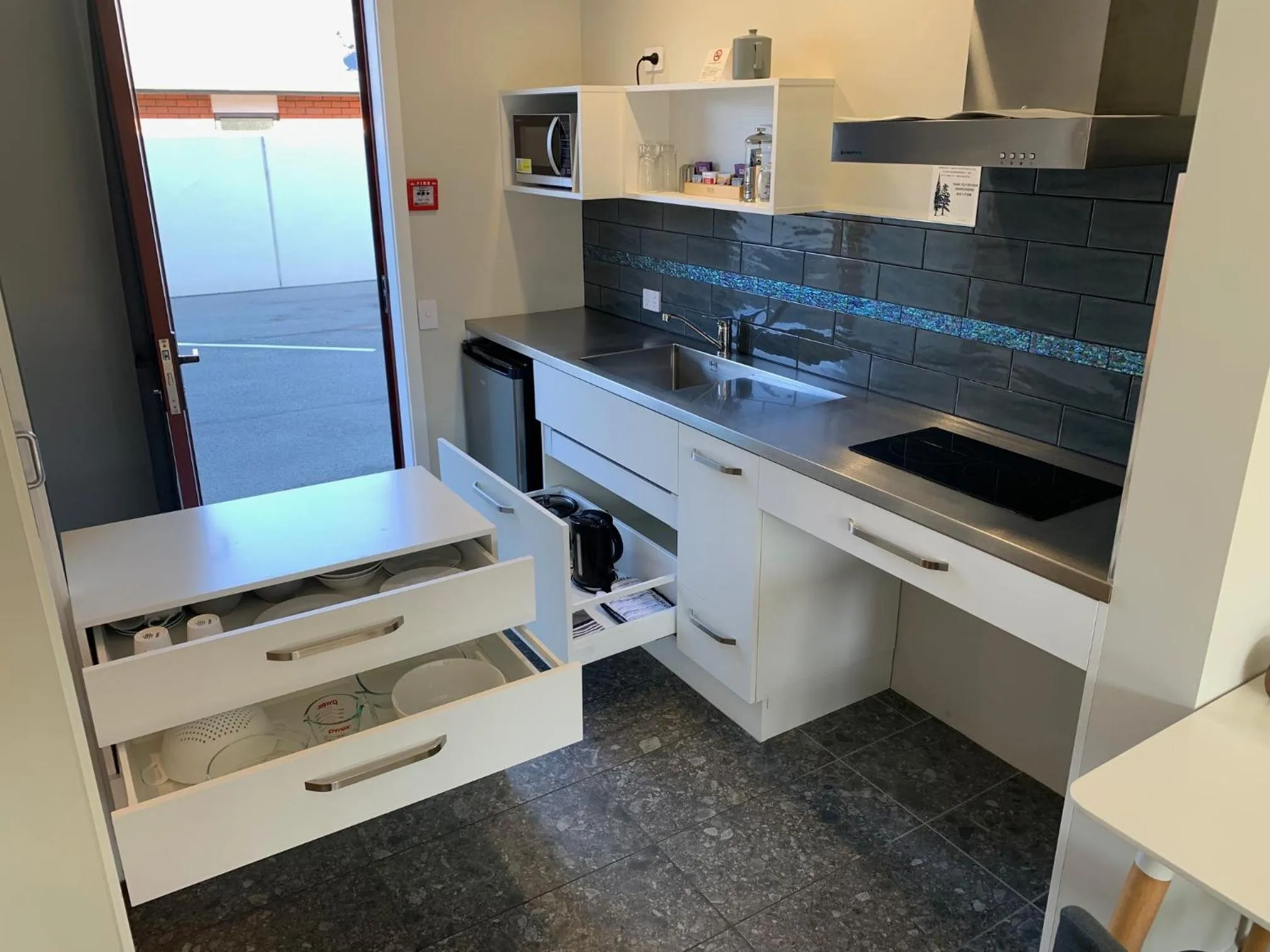 Kitchen or kitchenette in Red Tussock Motel