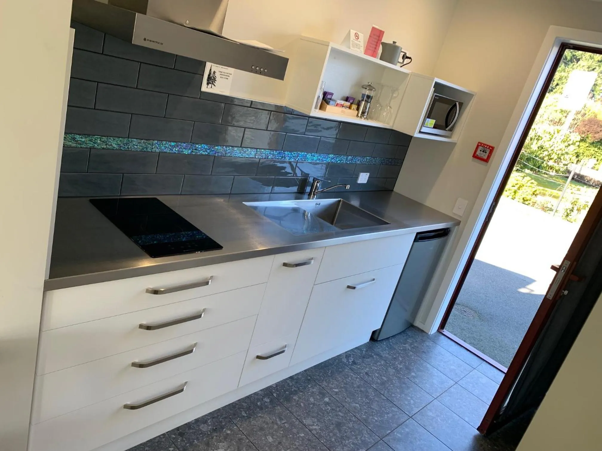 Kitchen or kitchenette in Red Tussock Motel