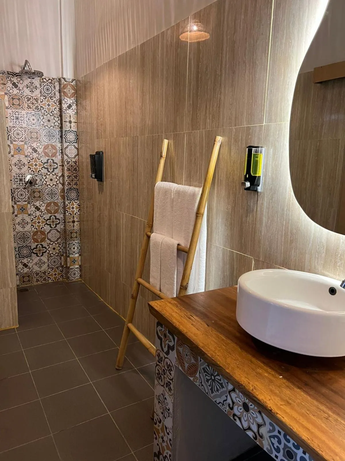 Bathroom in Living Trawangan Hotel