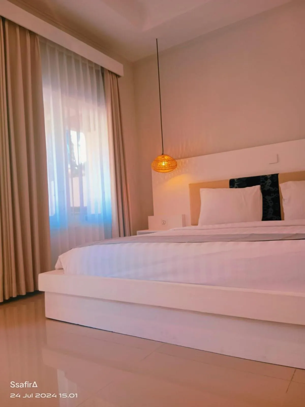 Bedroom, Bed in Living Trawangan Hotel