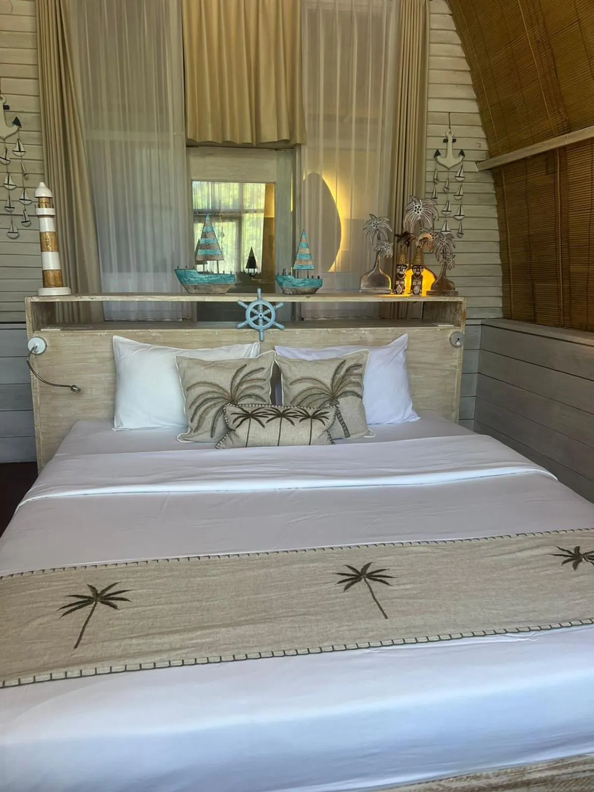 Bed in Living Trawangan Hotel