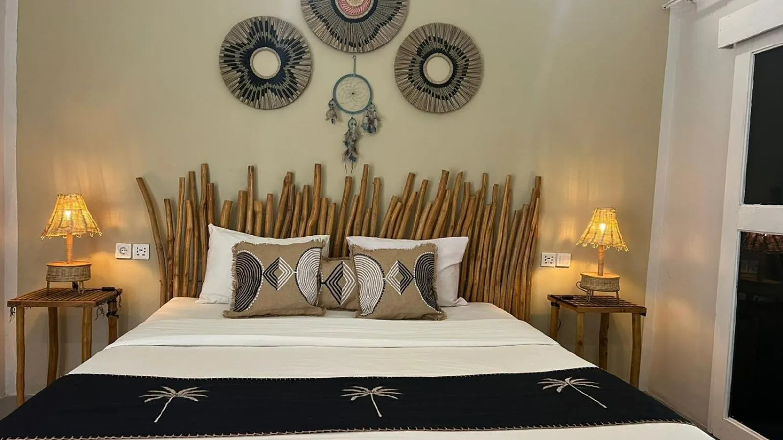 Bedroom, Bed in Living Trawangan Hotel