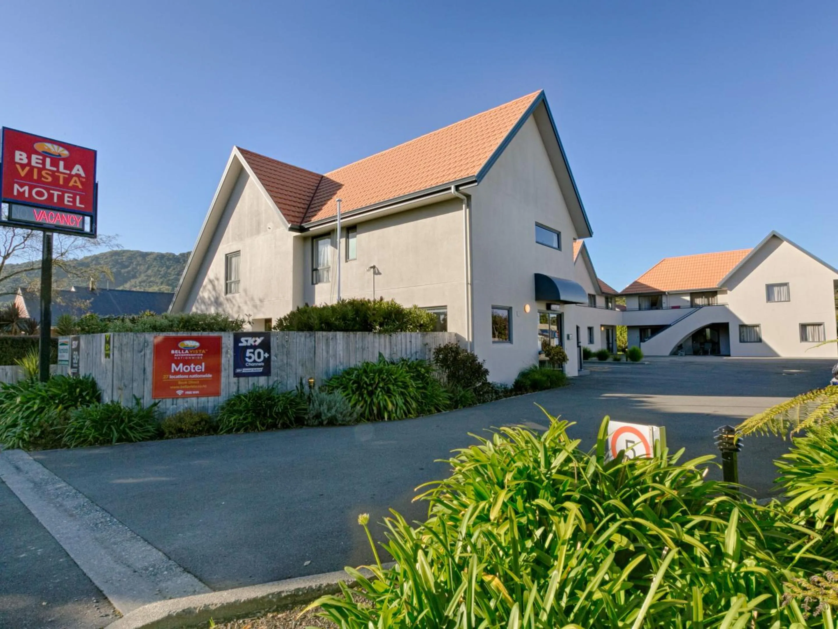 Property building in Bella Vista Motel Greymouth