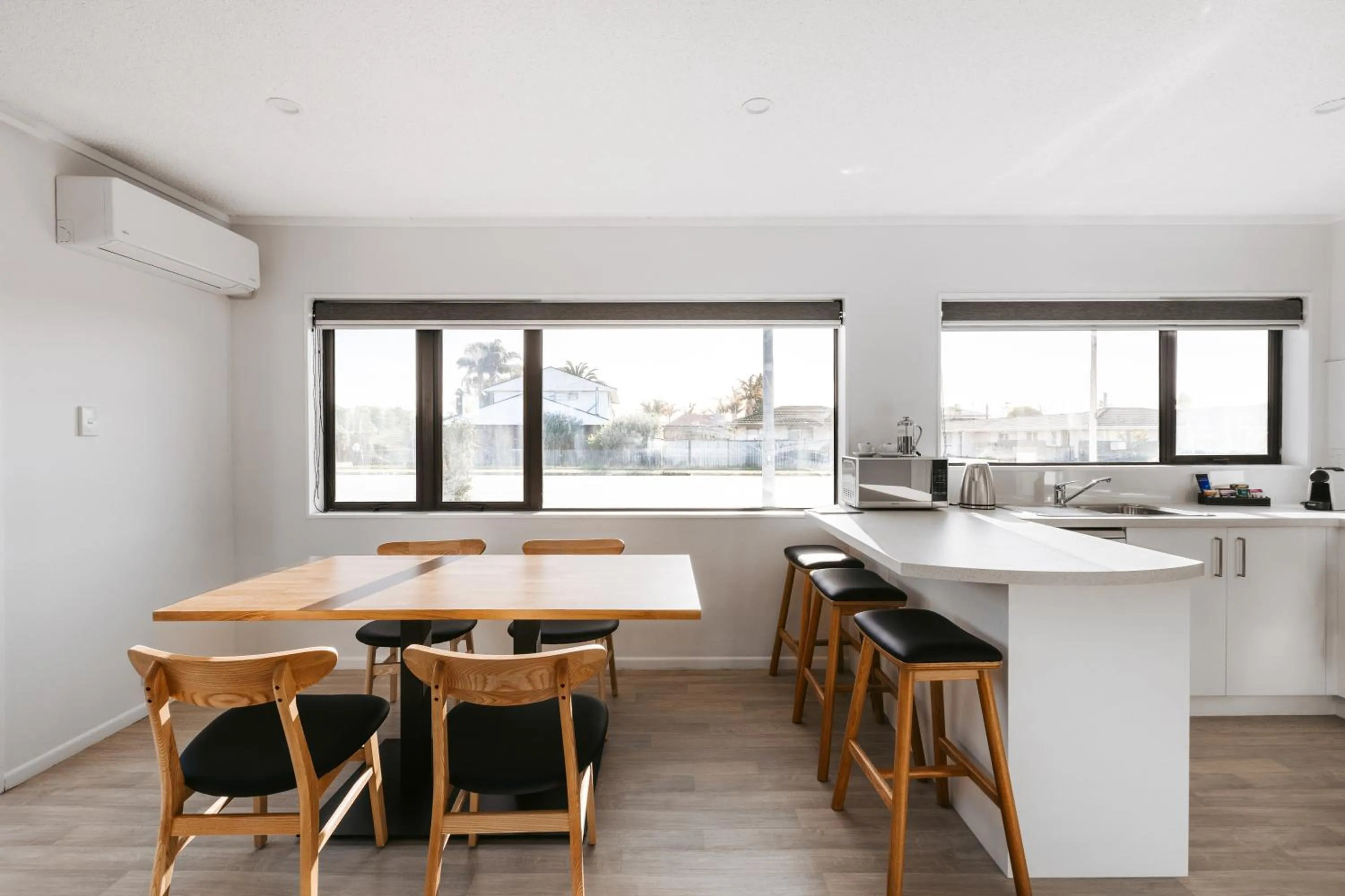 Cobblestone Court Motel - Wenzel Motels