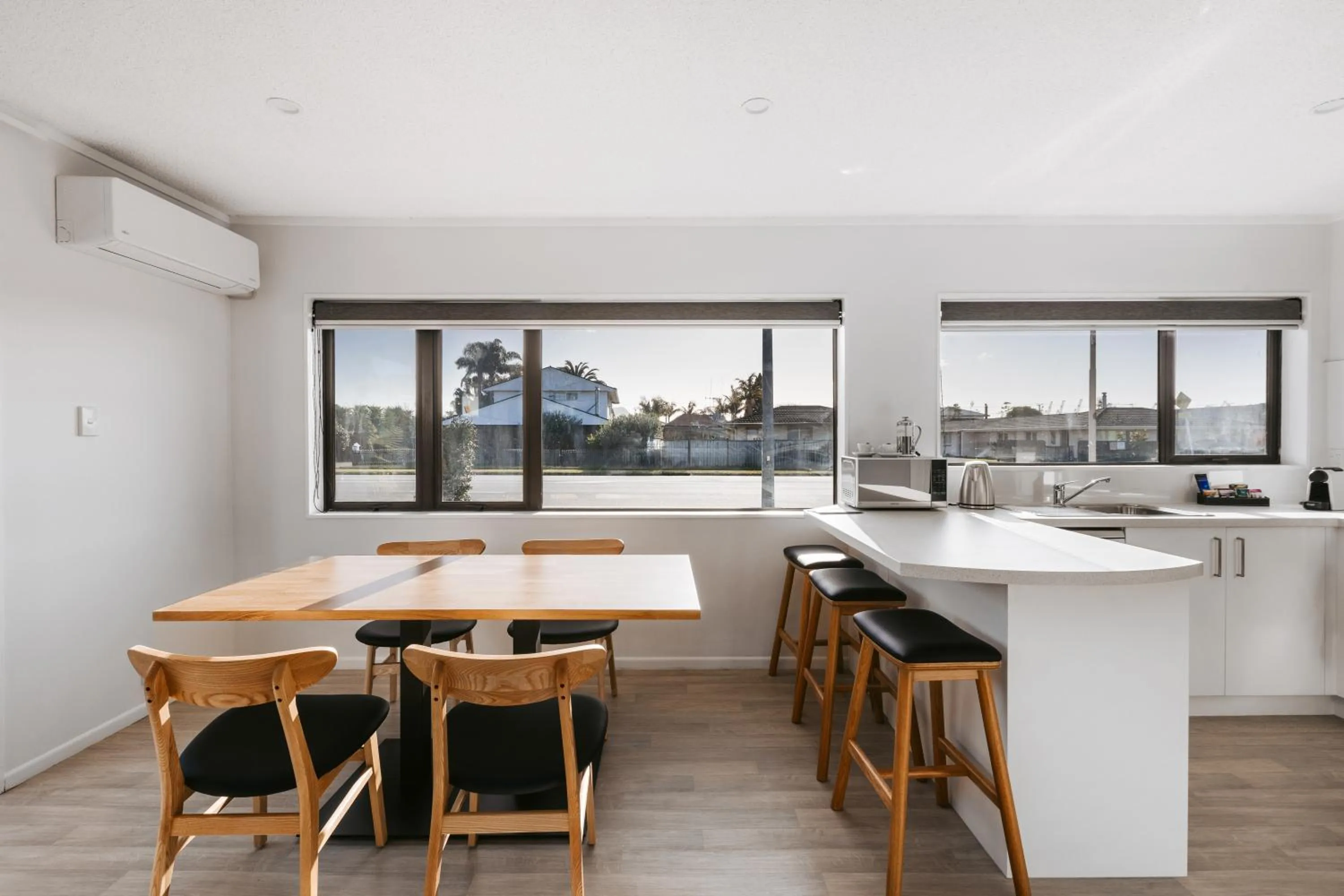 Cobblestone Court Motel - Wenzel Motels