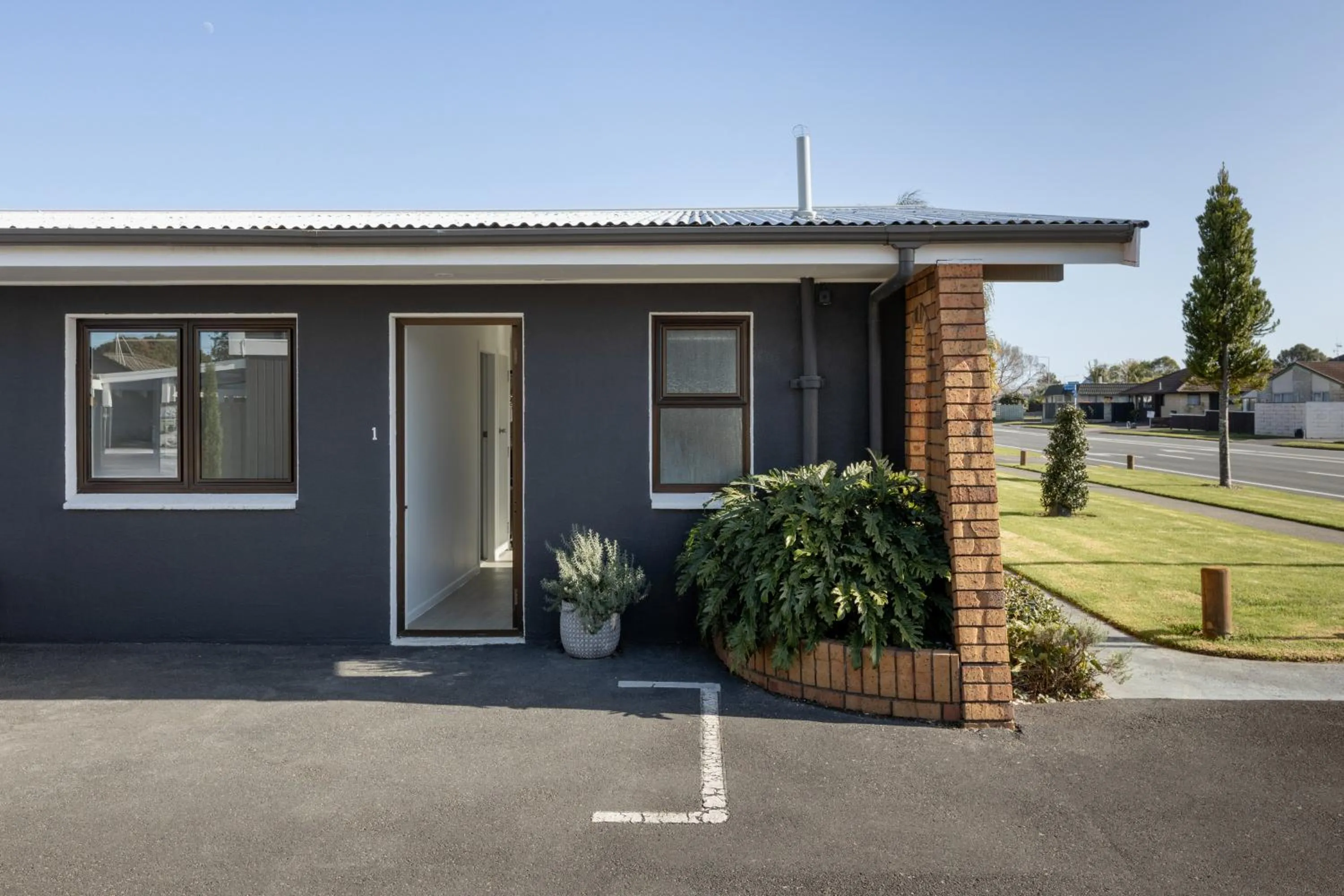 Cobblestone Court Motel - Wenzel Motels