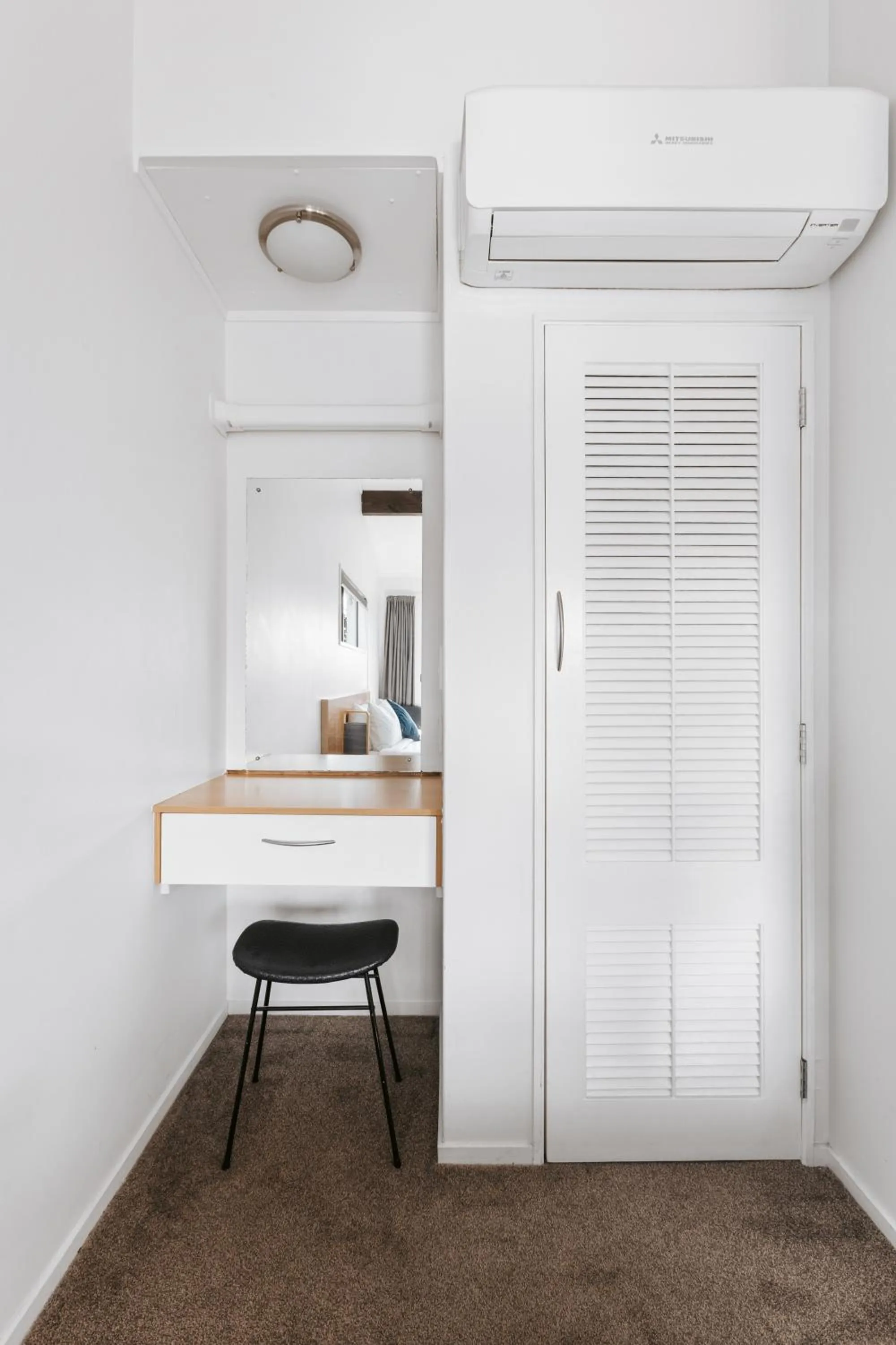 Cobblestone Court Motel - Wenzel Motels