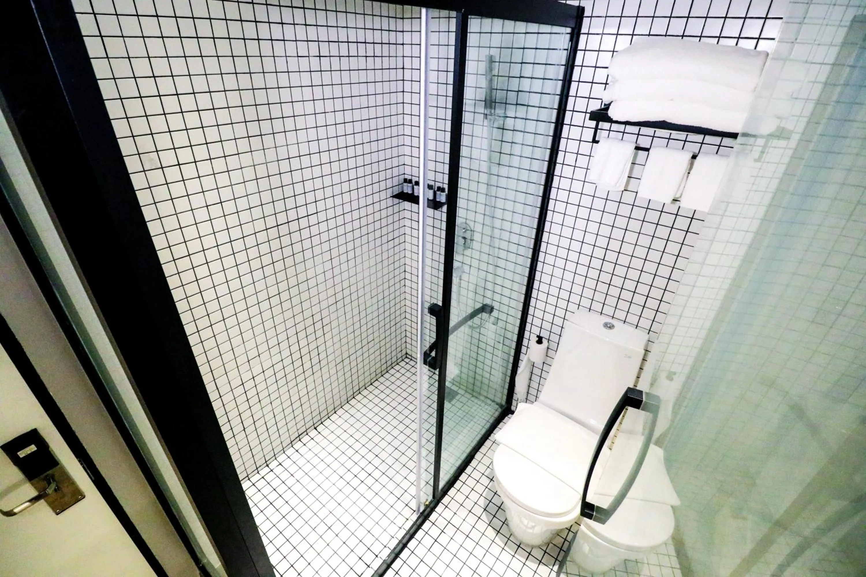 Toilet in Rest Chinatown Hotel