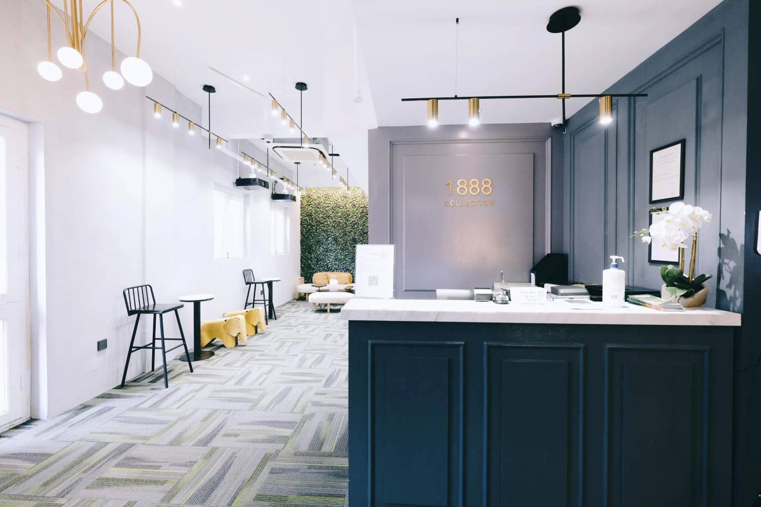 Lobby or reception in Rest Chinatown Hotel