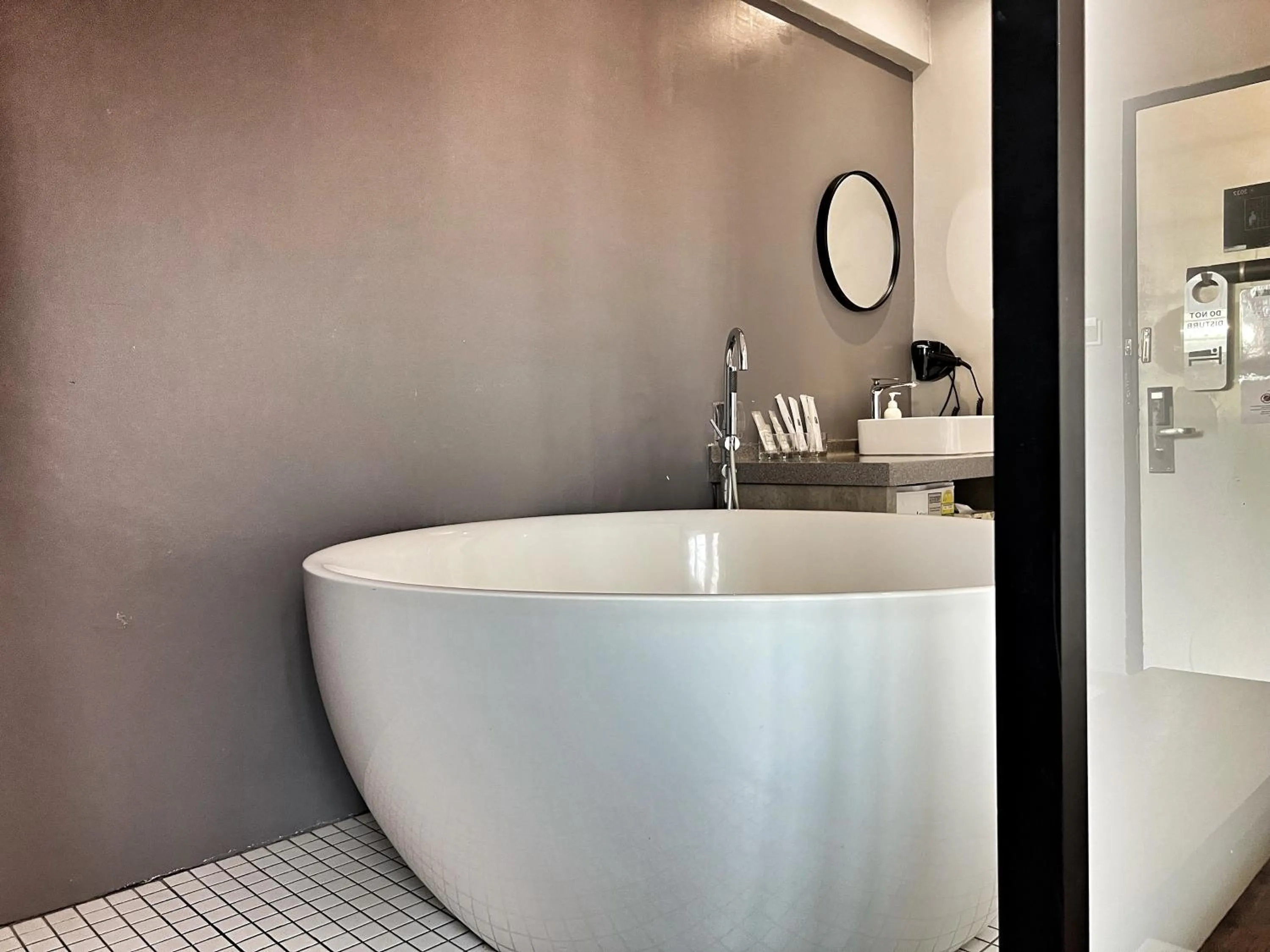 Bath in Rest Chinatown Hotel