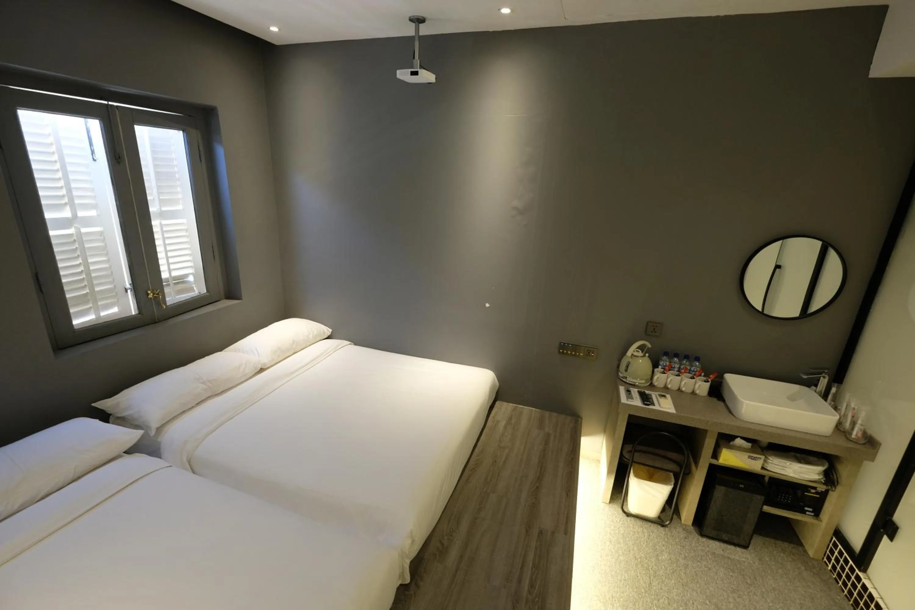 TV and multimedia, Bed in Hotel 1888 Collection