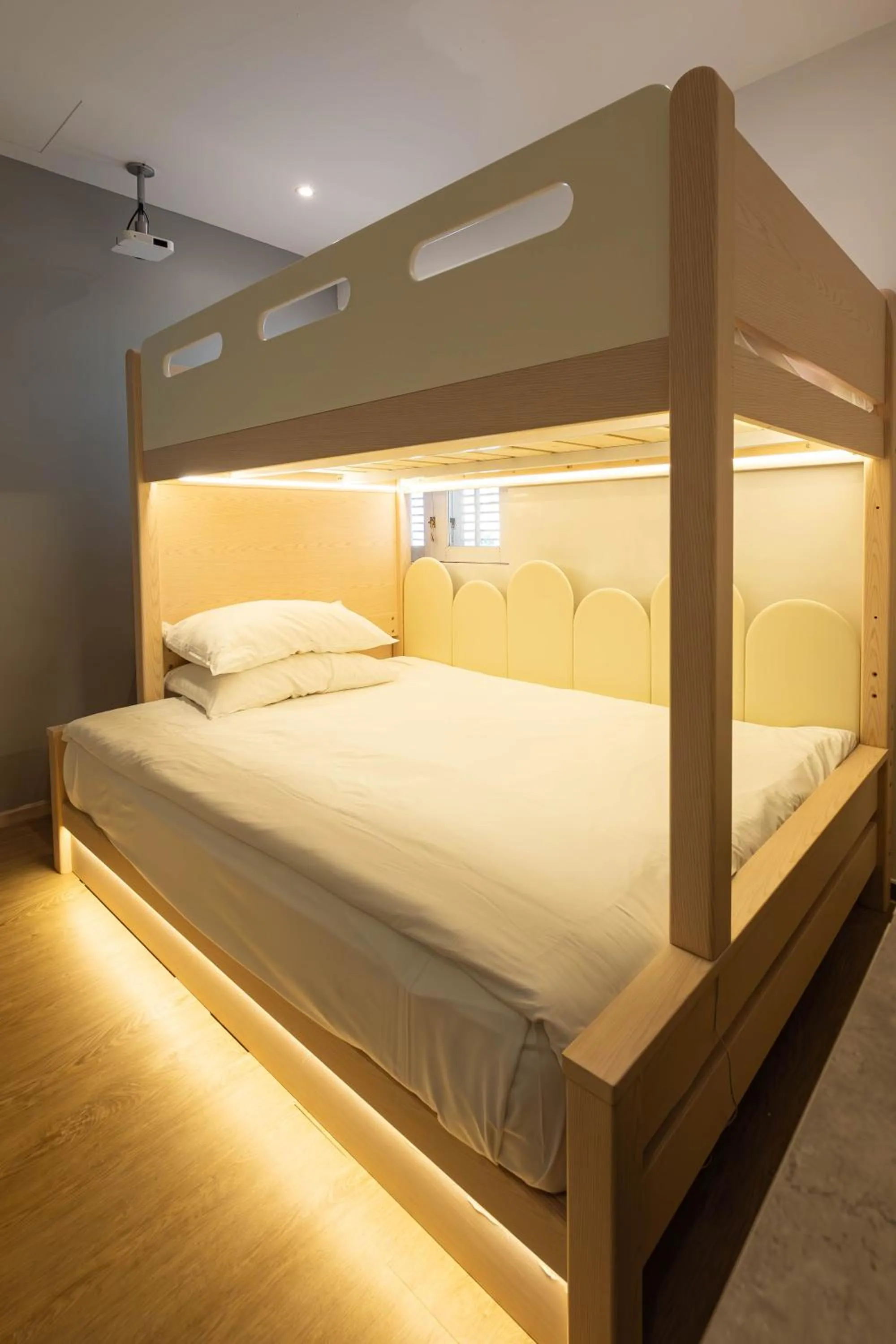 Bed in Rest Chinatown Hotel