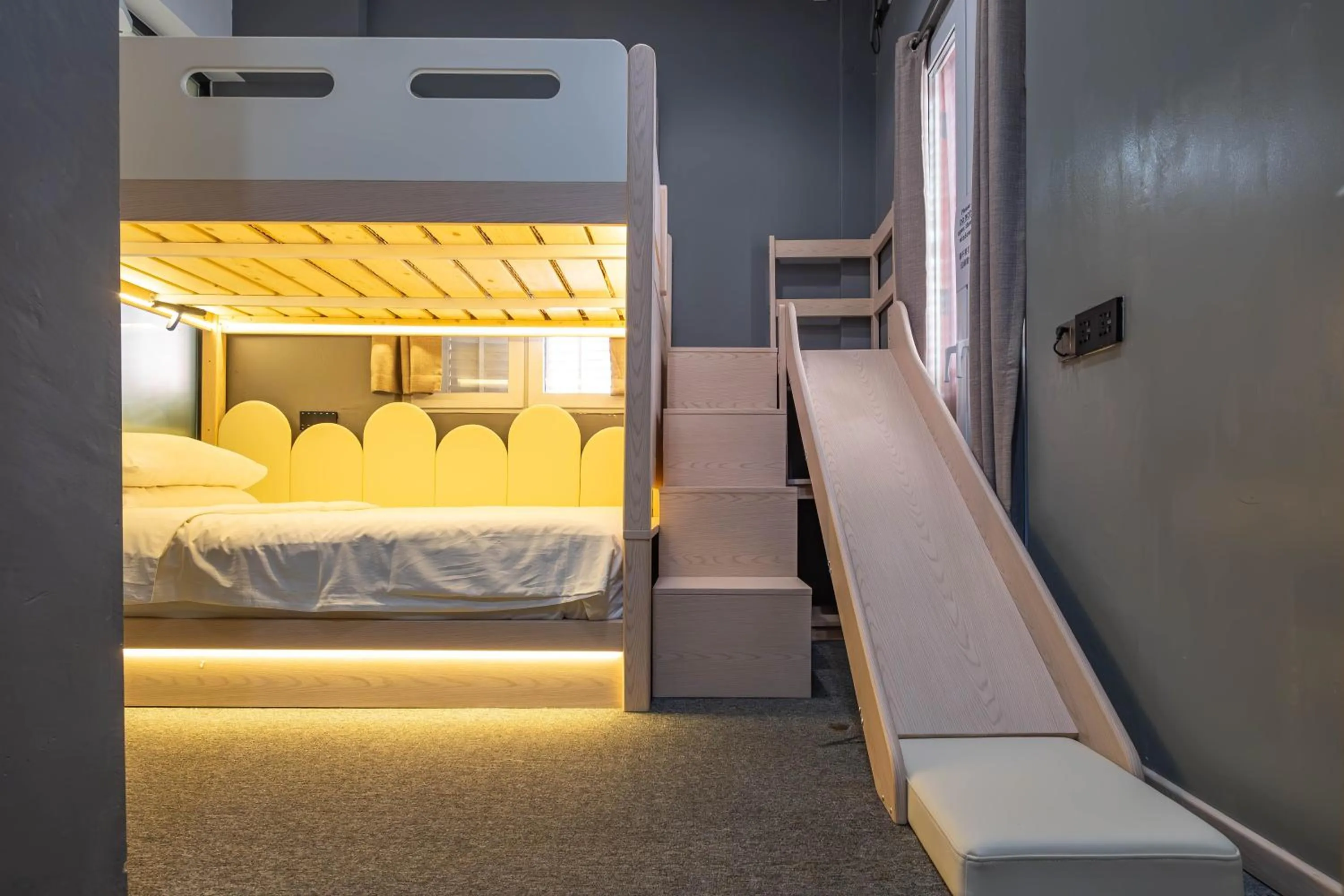 Bed in Rest Chinatown Hotel