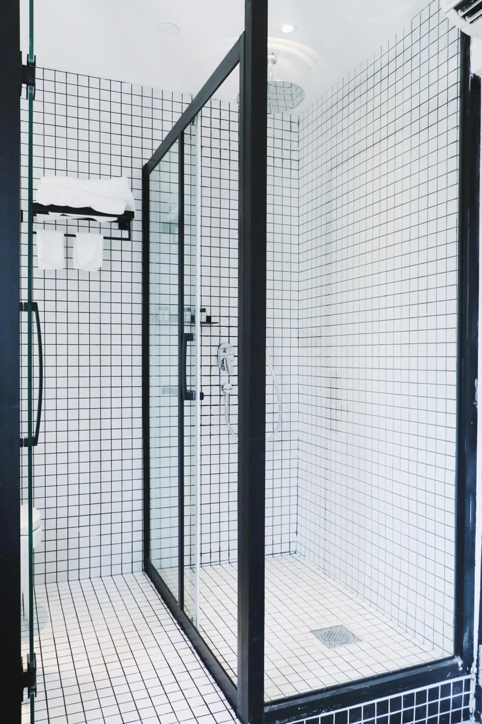 Shower in Rest Chinatown Hotel