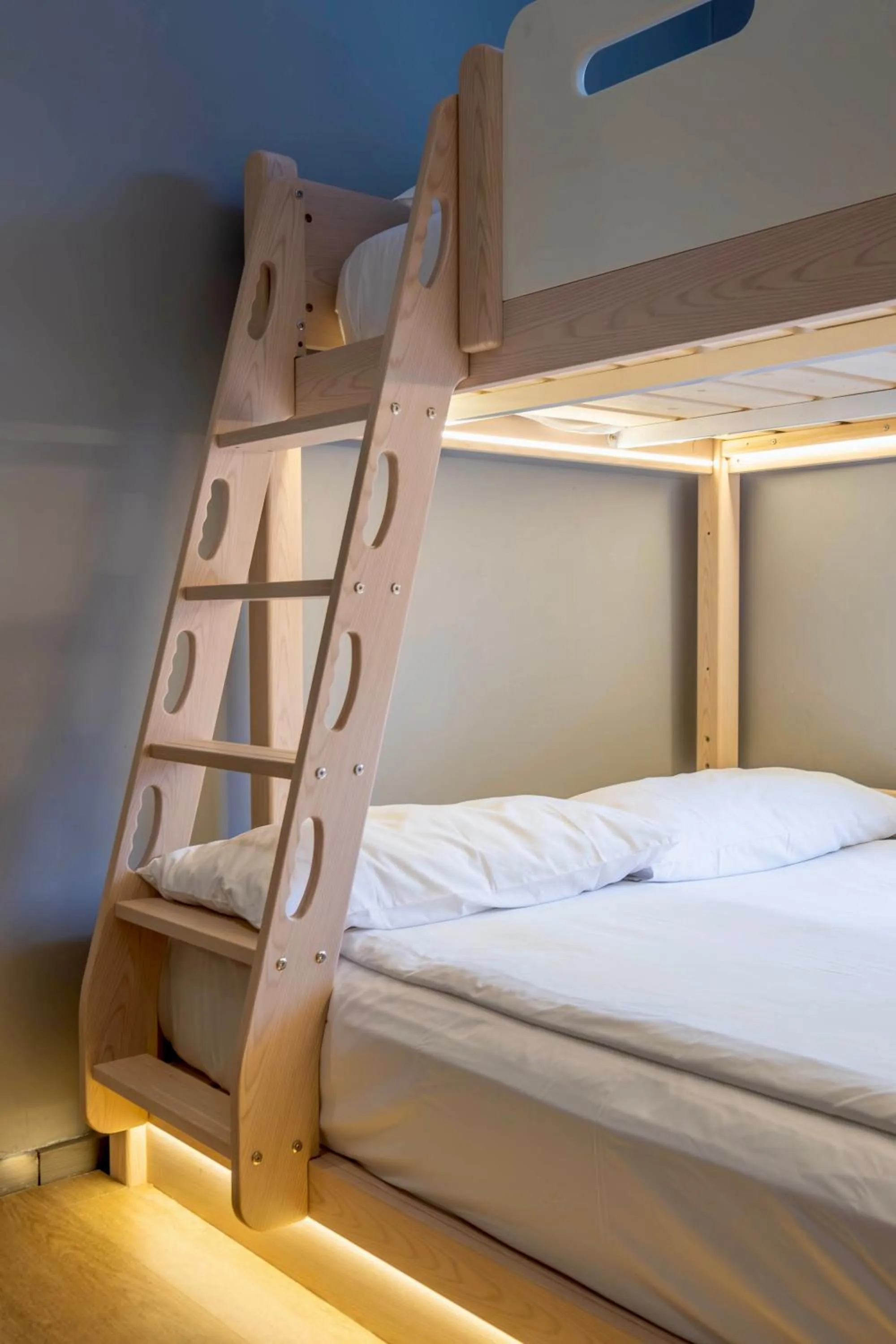 Bed in Rest Chinatown Hotel