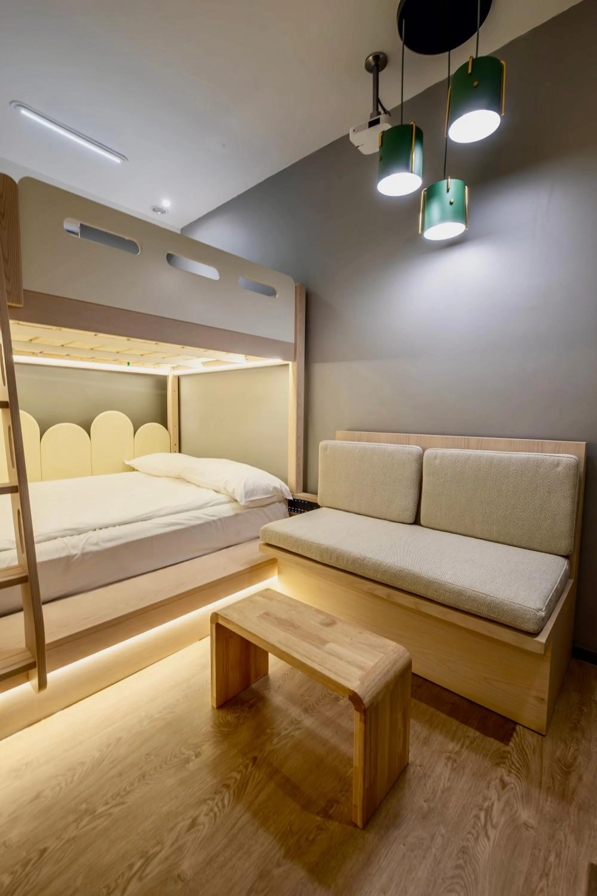 Bed in Rest Chinatown Hotel