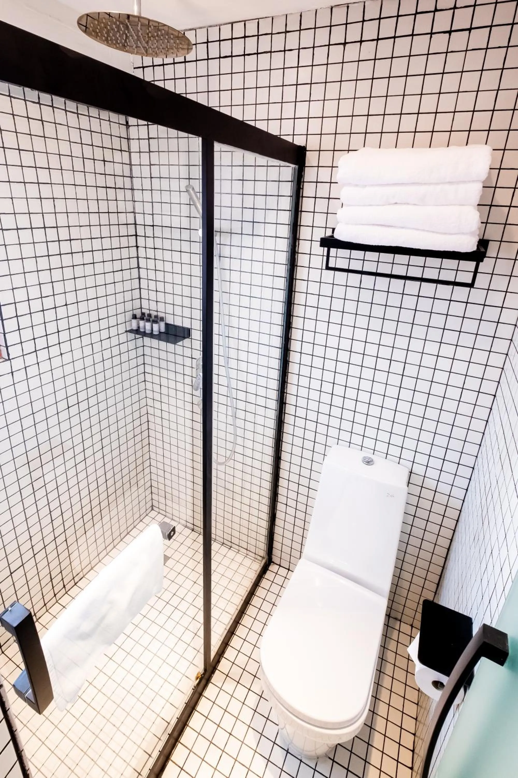 Shower in Rest Chinatown Hotel