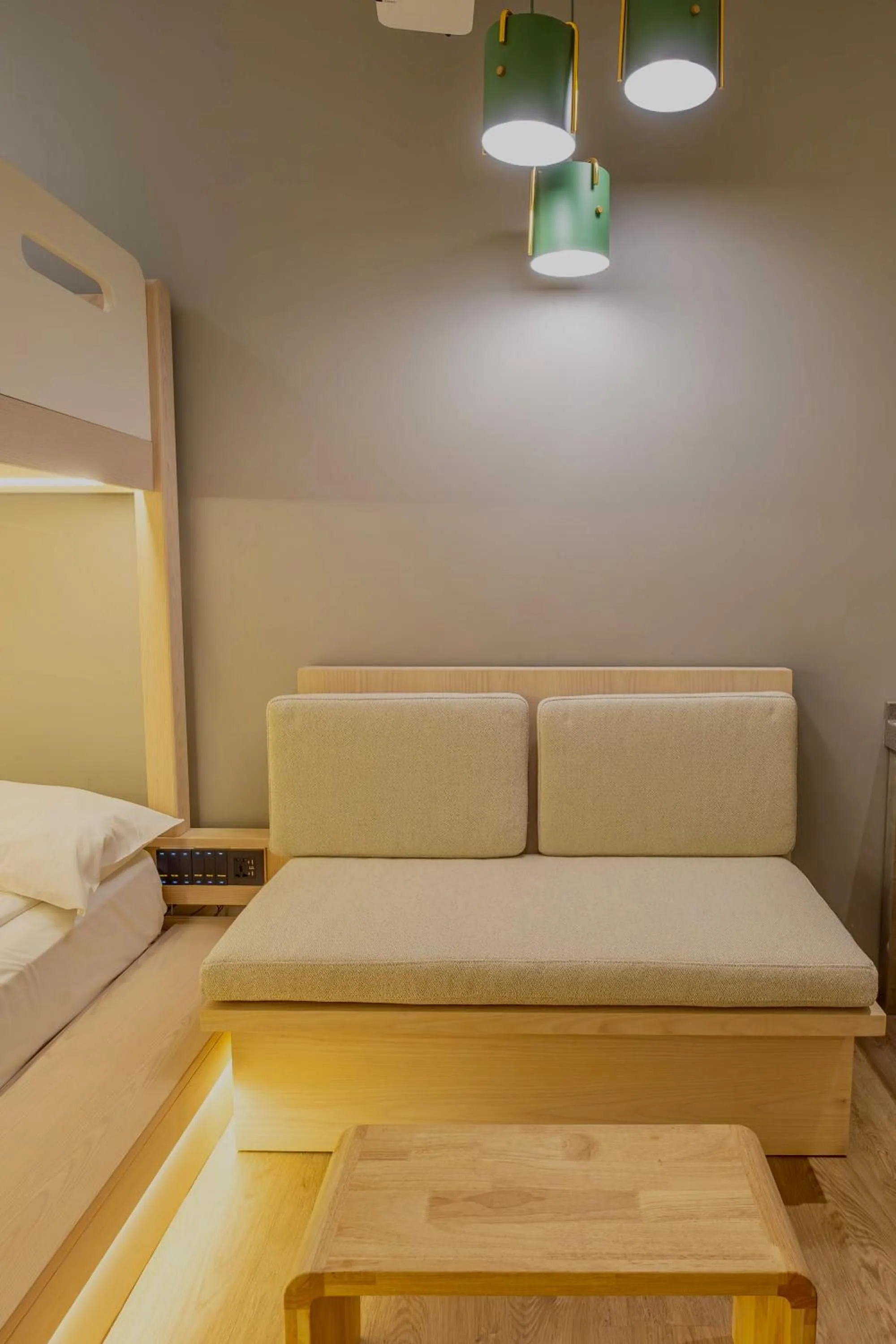 Seating area, Bed in Rest Chinatown Hotel