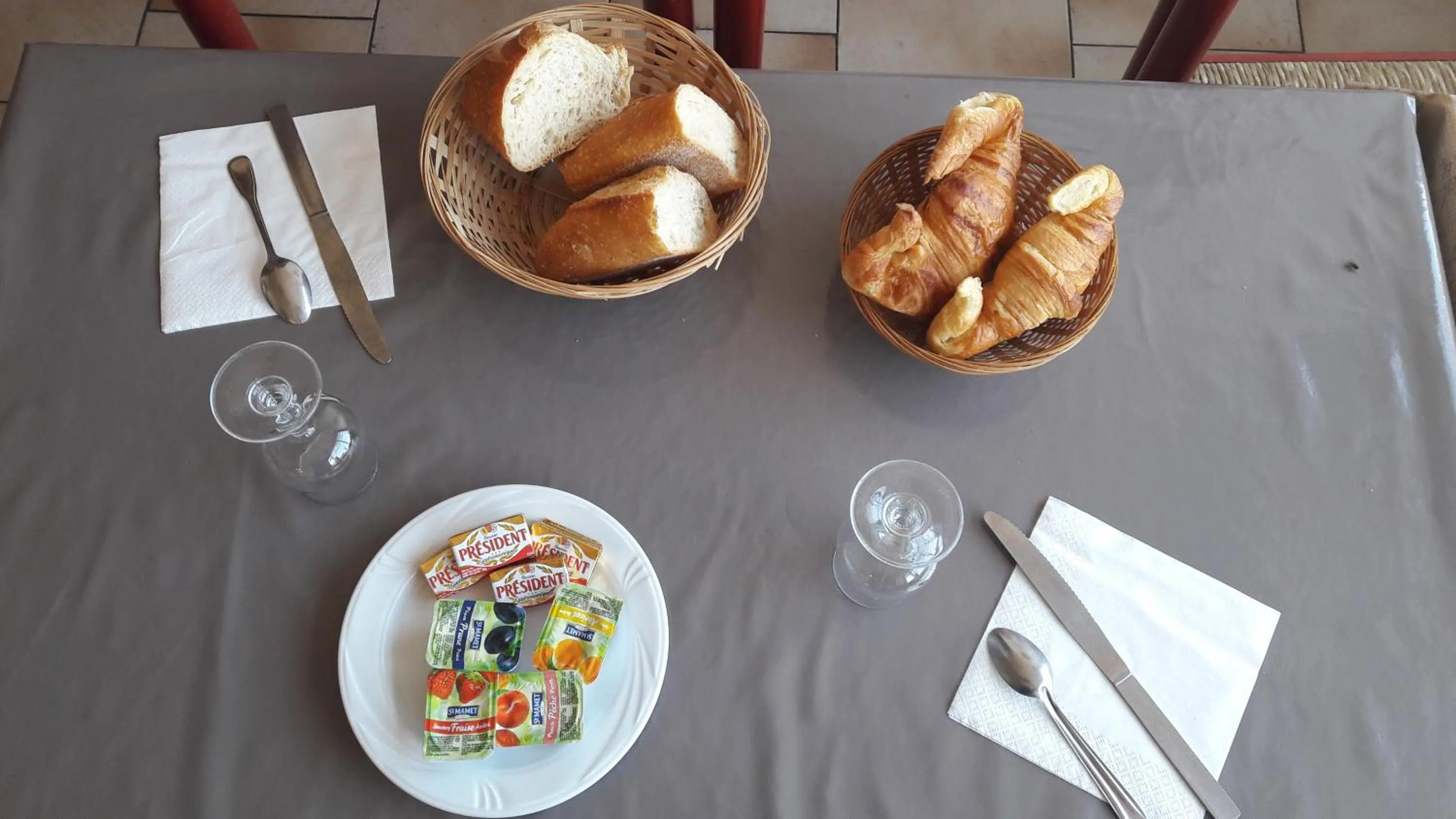 Restaurant/places to eat in Le Terminus