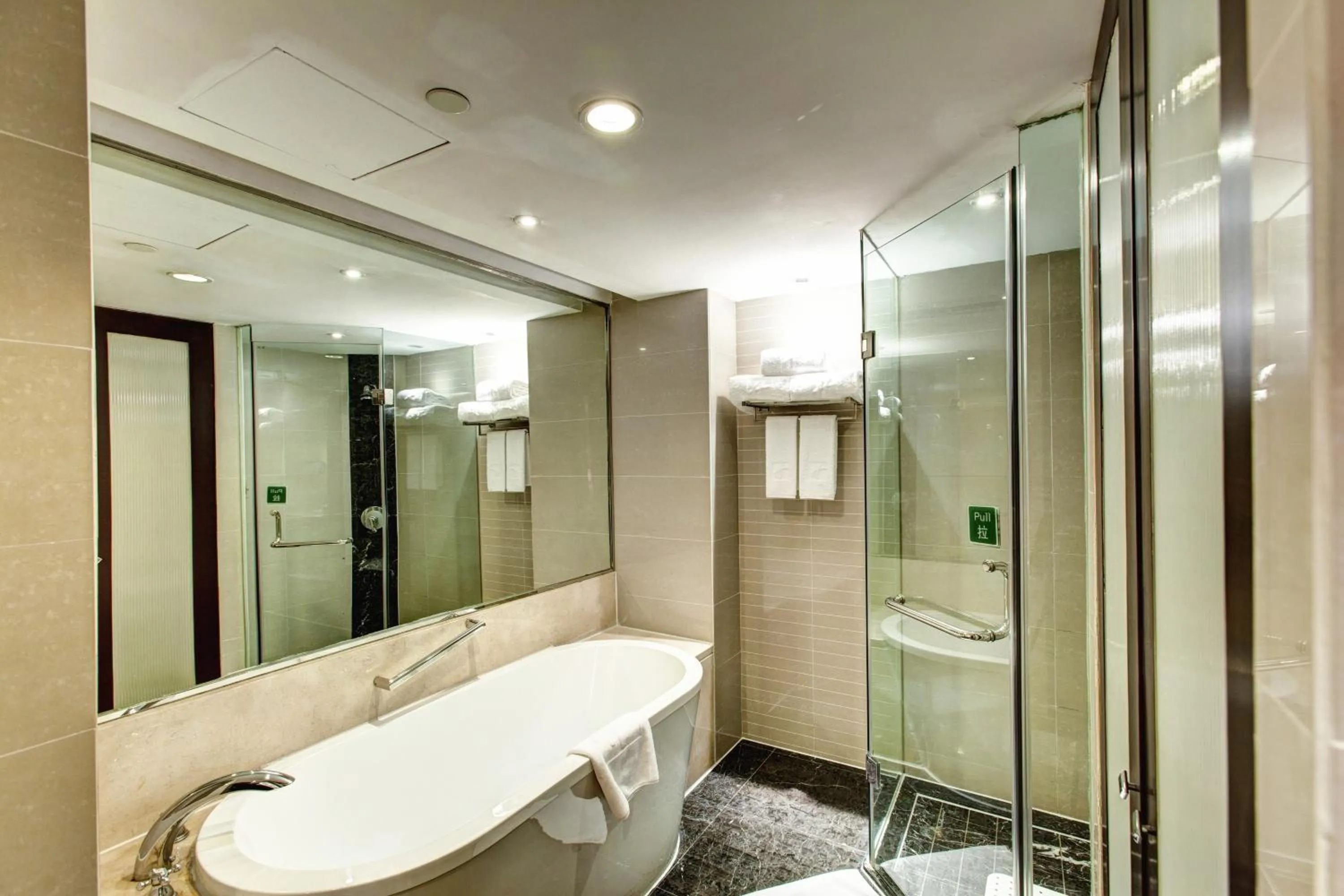 Bathroom in Holiday Inn Chengdu Century City-WestTower