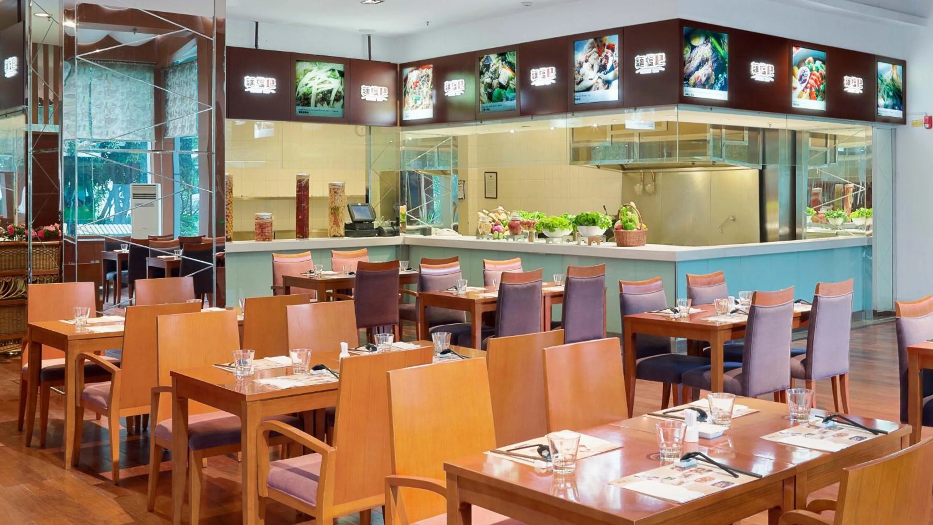 Restaurant/places to eat in Holiday Inn Chengdu Century City-WestTower