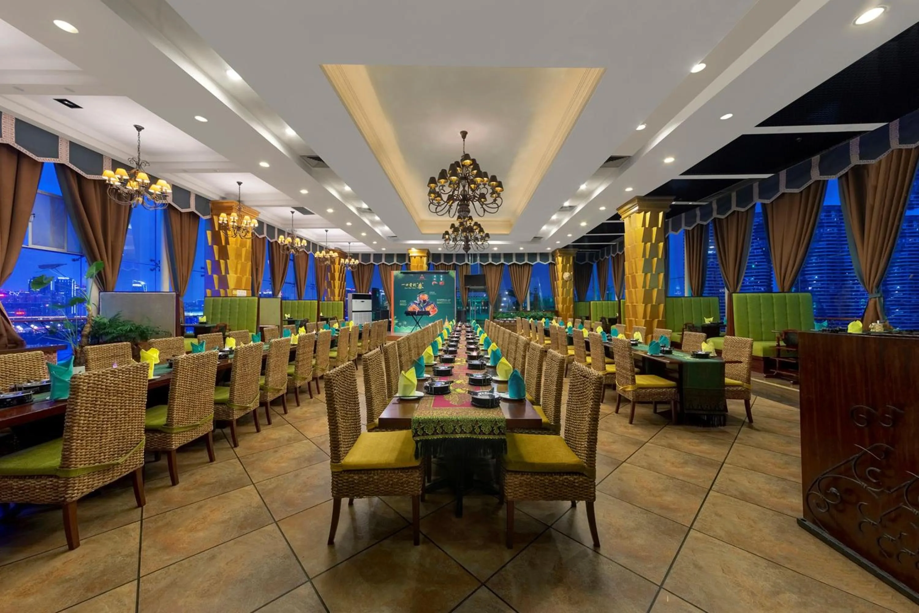 Restaurant/places to eat in Holiday Inn Chengdu Century City-WestTower