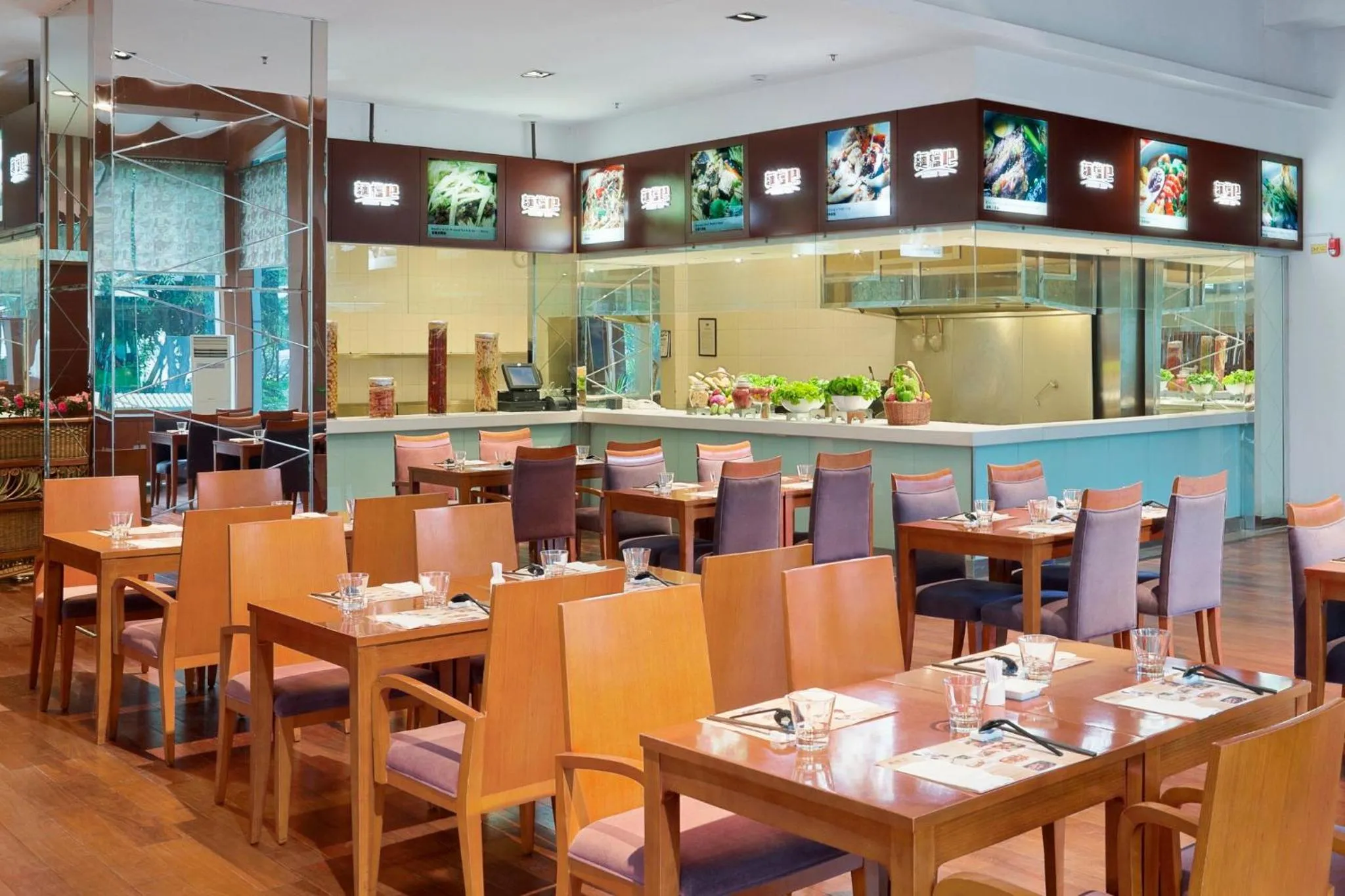 Restaurant/places to eat in Holiday Inn Chengdu Century City-WestTower