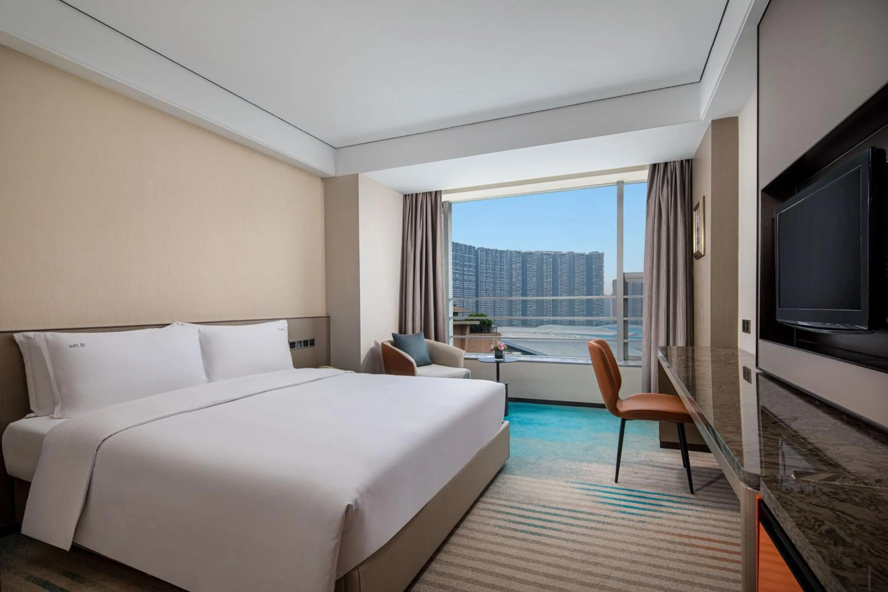 Photo of the whole room, Bed in Holiday Inn Chengdu Century City-WestTower