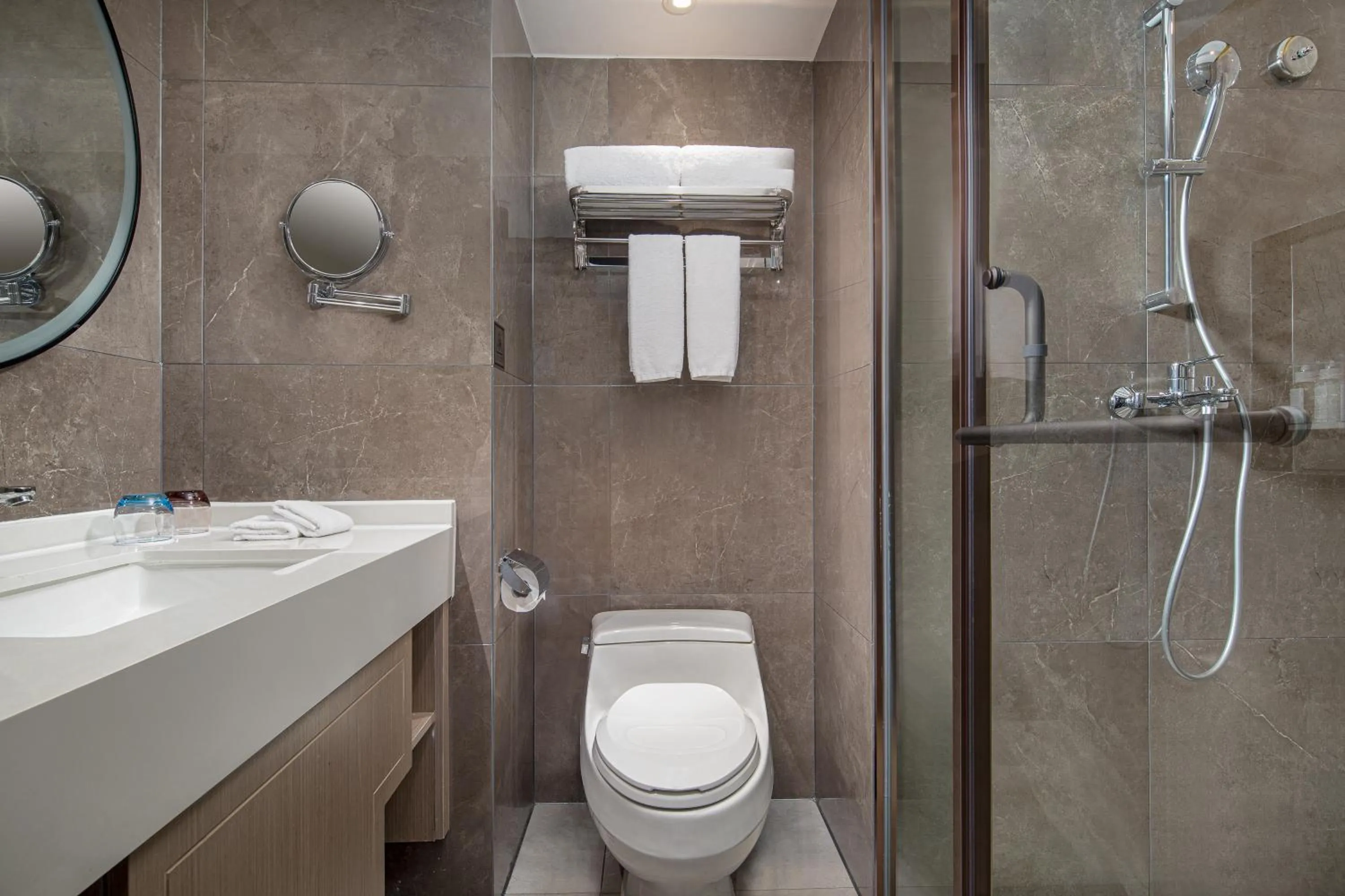 Shower in Holiday Inn Chengdu Century City-WestTower