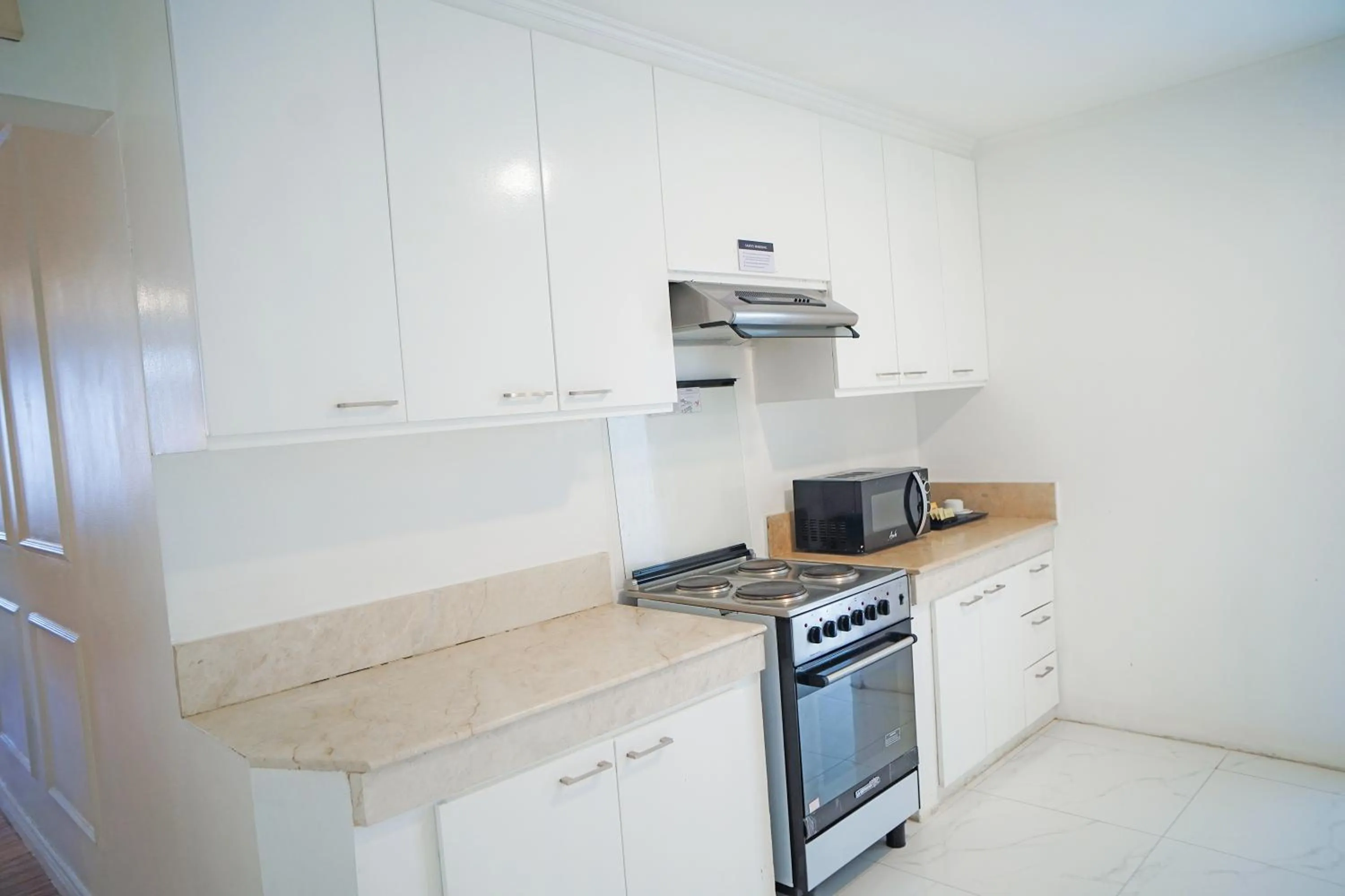 Kitchen or kitchenette in Parque España Residence Hotel