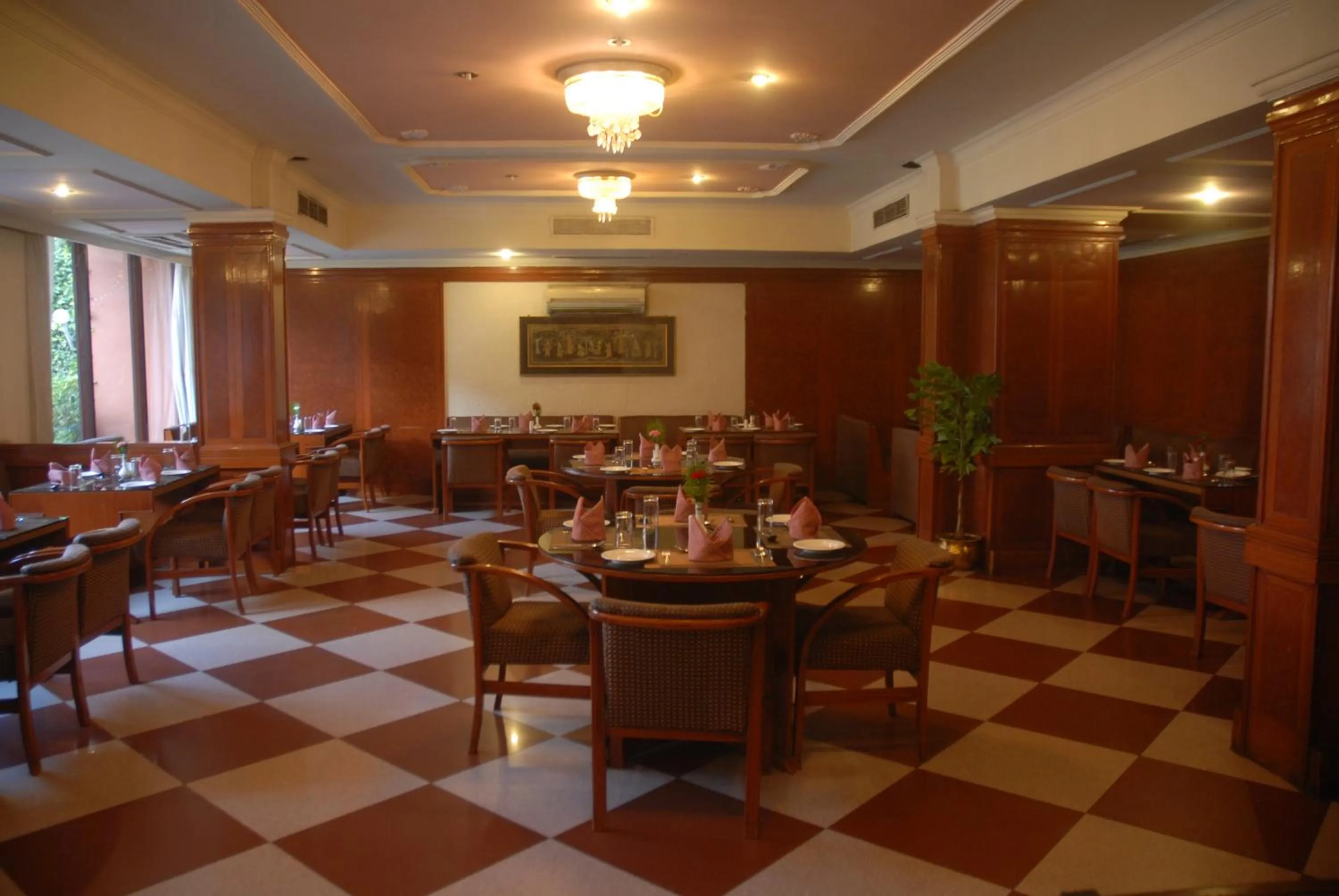 Restaurant/places to eat in Hotel Vaishali