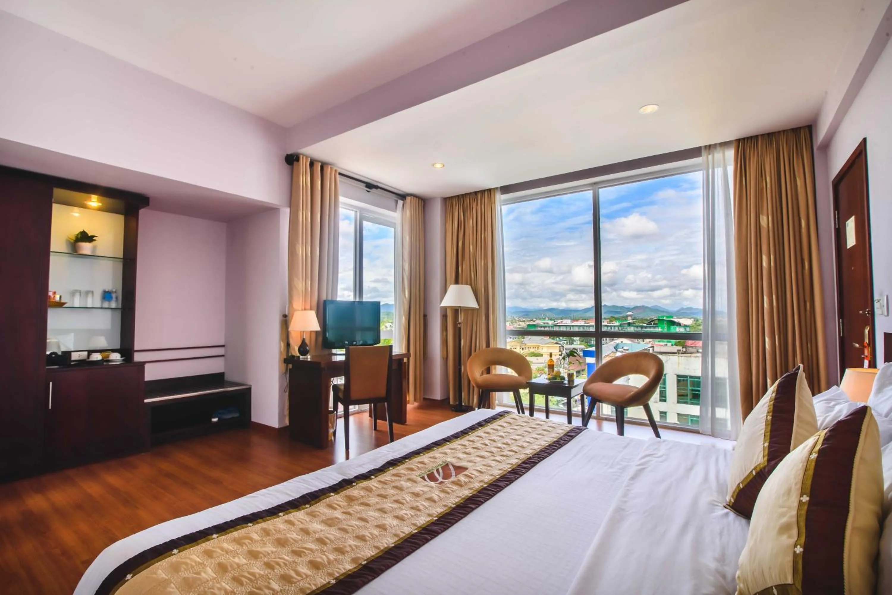 Bed in Mondial Hotel Hue