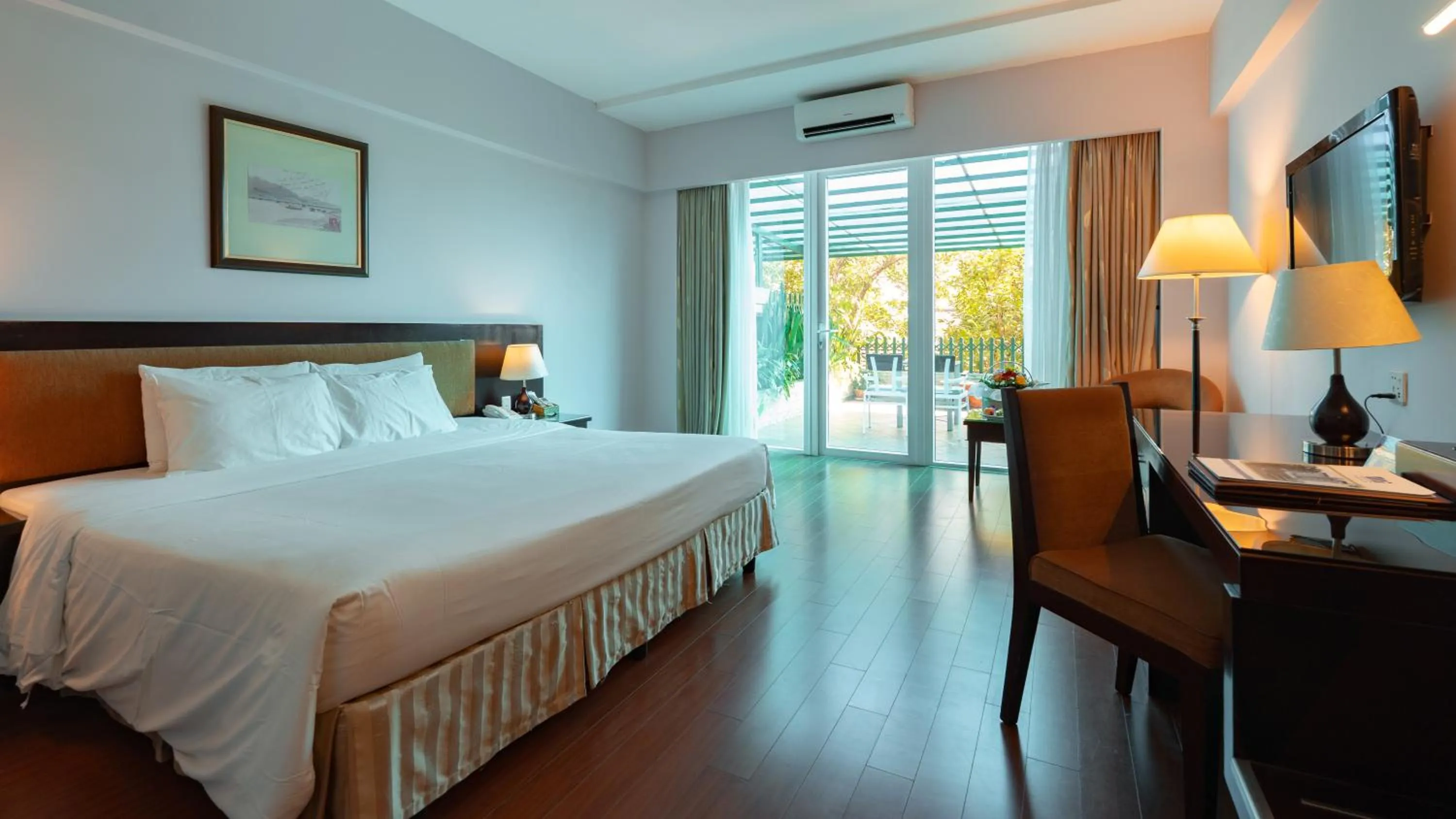 Bedroom, Bed in Mondial Hotel Hue