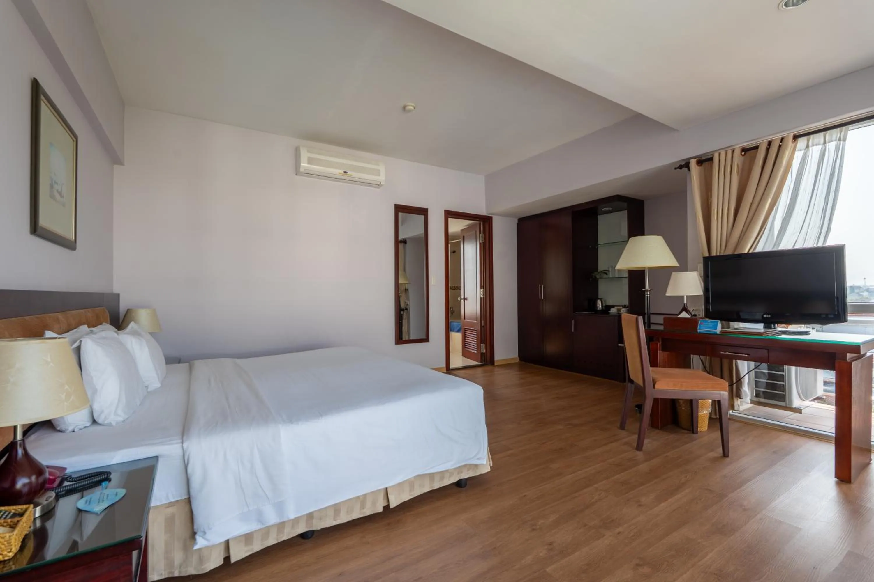 Bedroom, Bed in Mondial Hotel Hue