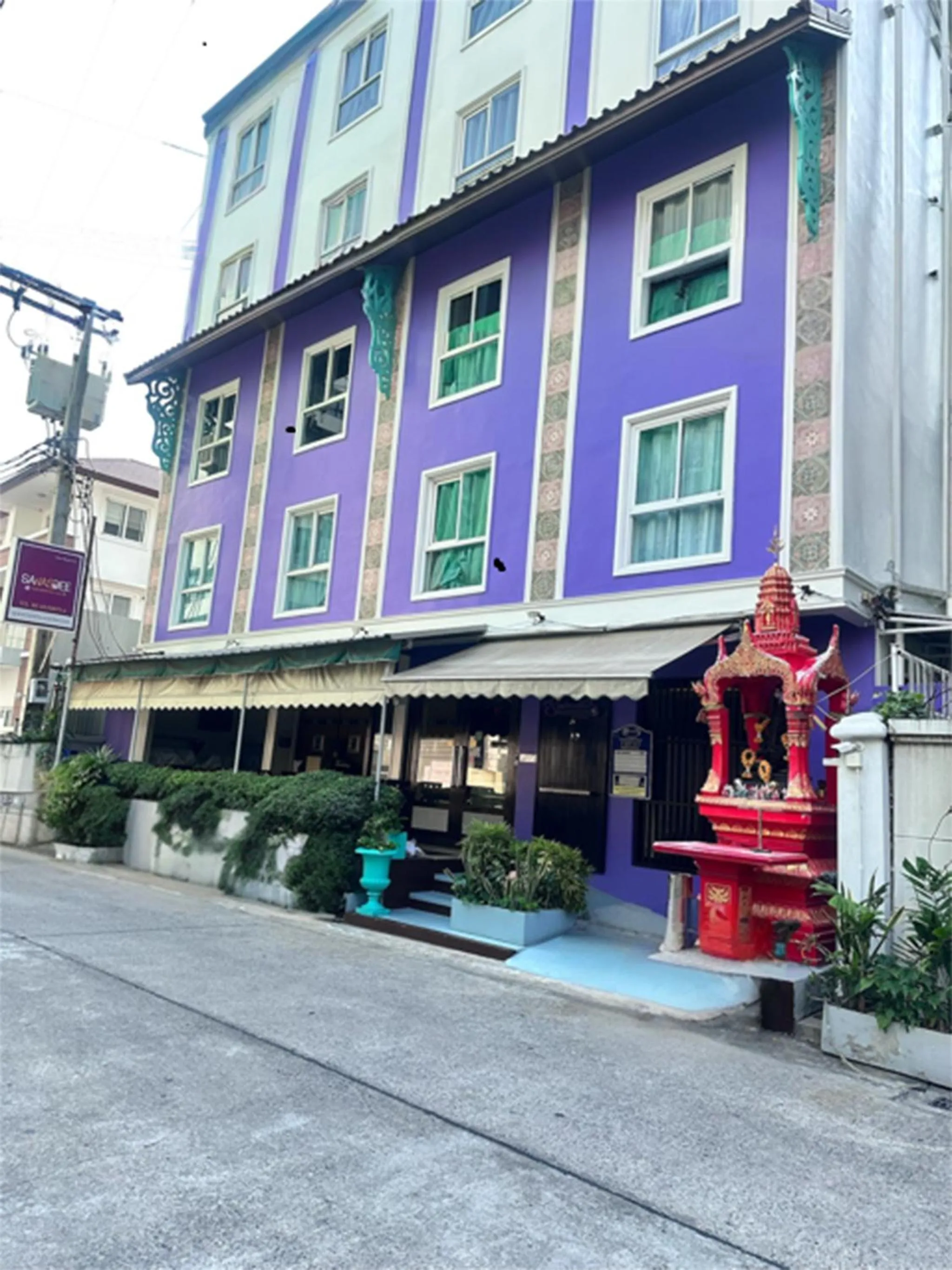 Property building in Sawasdee Hotel @ Sukhumvit Soi 8