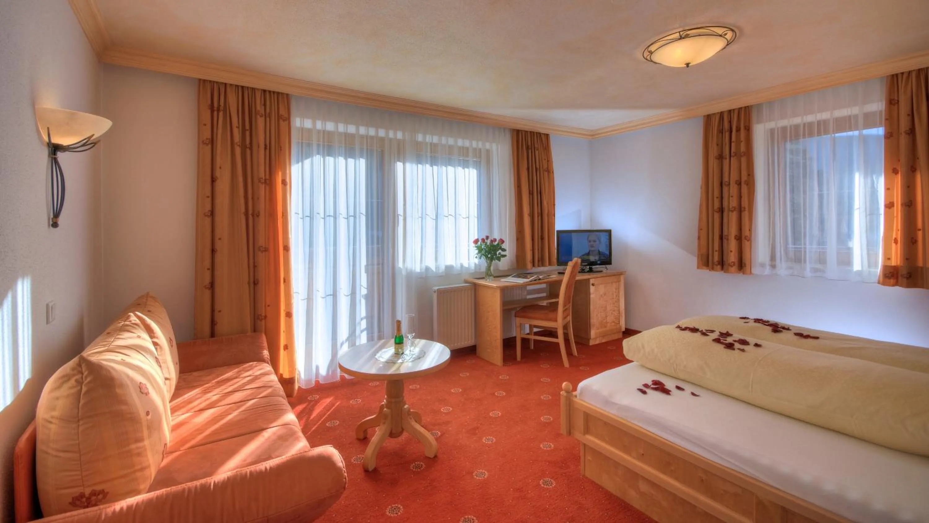 Photo of the whole room, Bed in Hotel-Garni Weidacherhof