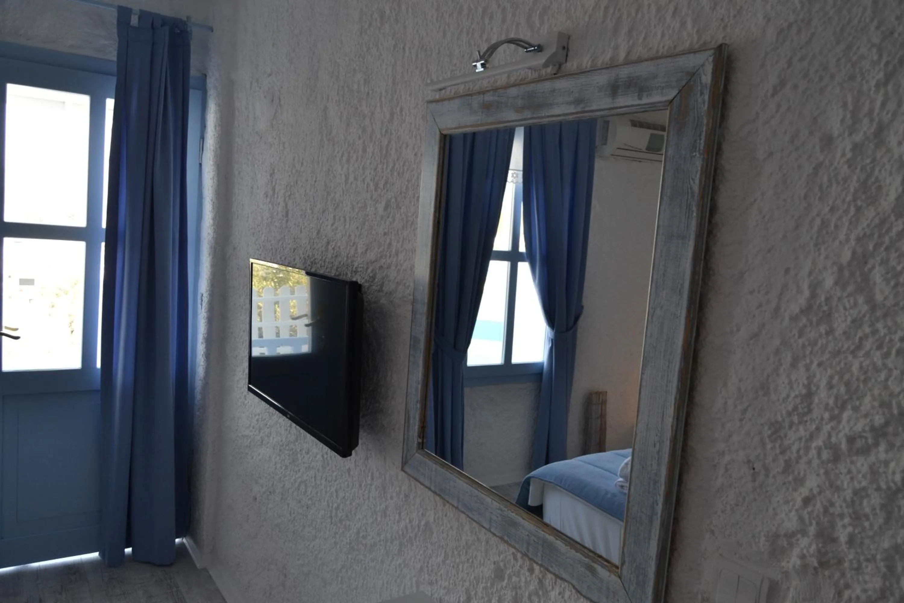 TV and multimedia in Thea Butik Hotel & Restaurant