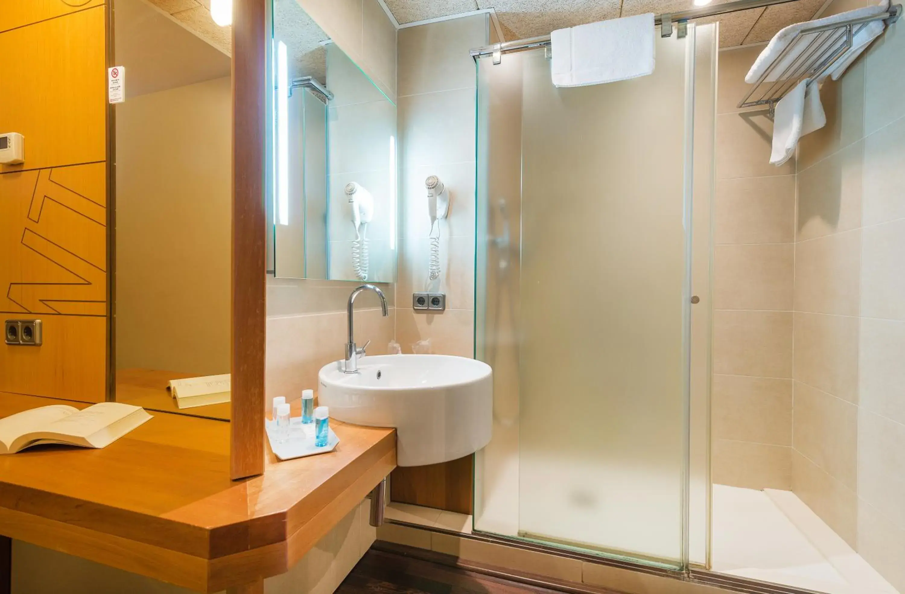 Standard Double Room with Mountain View in Hotel Restaurant Sant Pol Standard Double Room with Mountain View in Hotel Restaurant Sant Pol