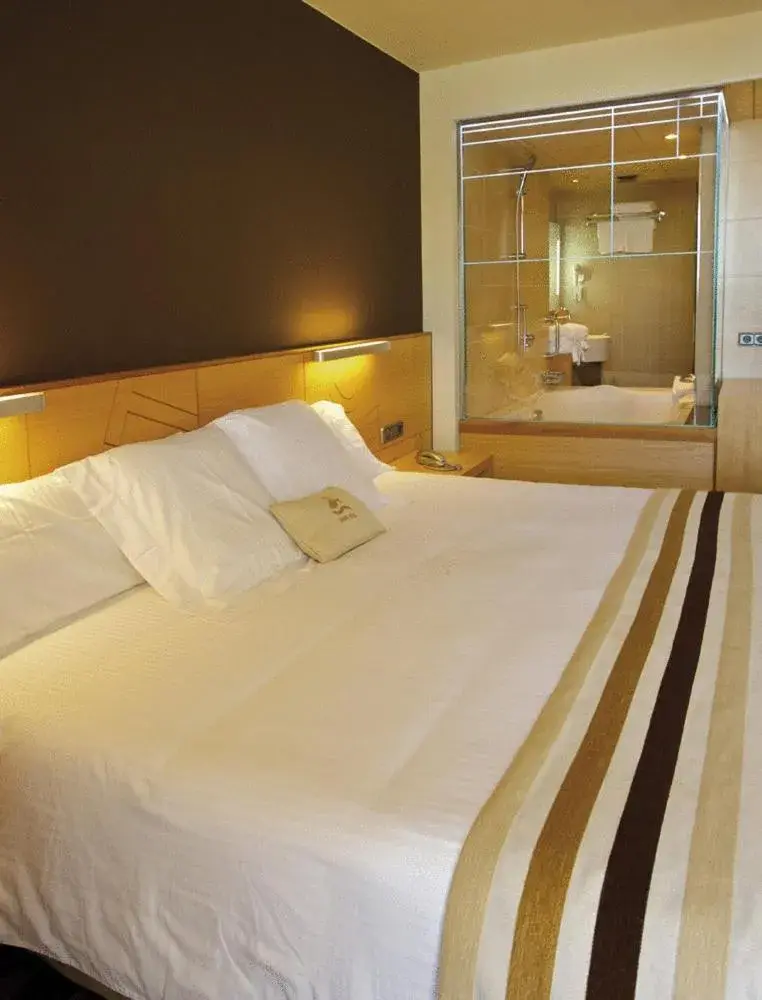 Superior Double Room with Mountain View in Hotel Restaurant Sant Pol Superior Double Room with Mountain View in Hotel Restaurant Sant Pol