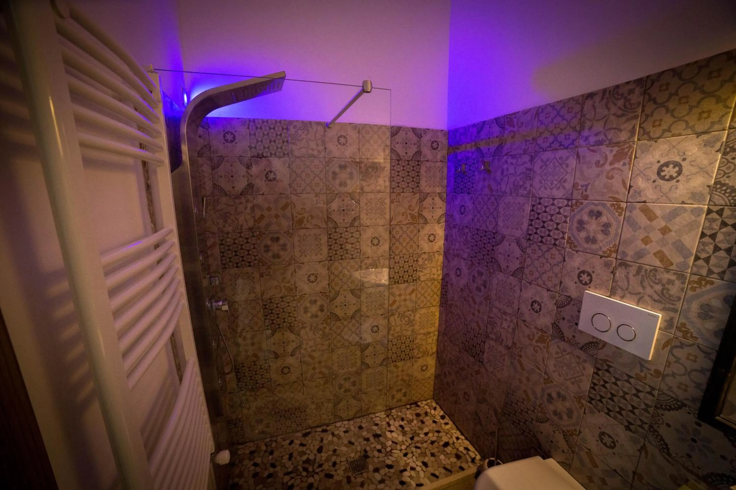 Shower in La Loggia dei Raynò