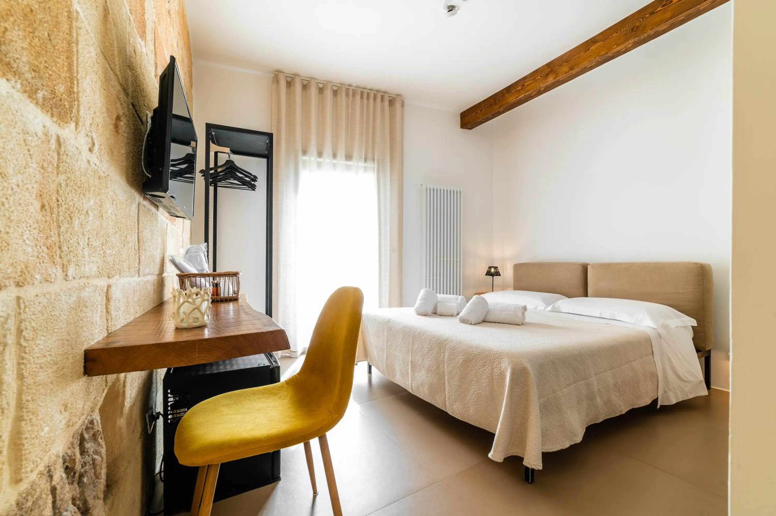 Photo of the whole room, Bed in B&B A C-Caste