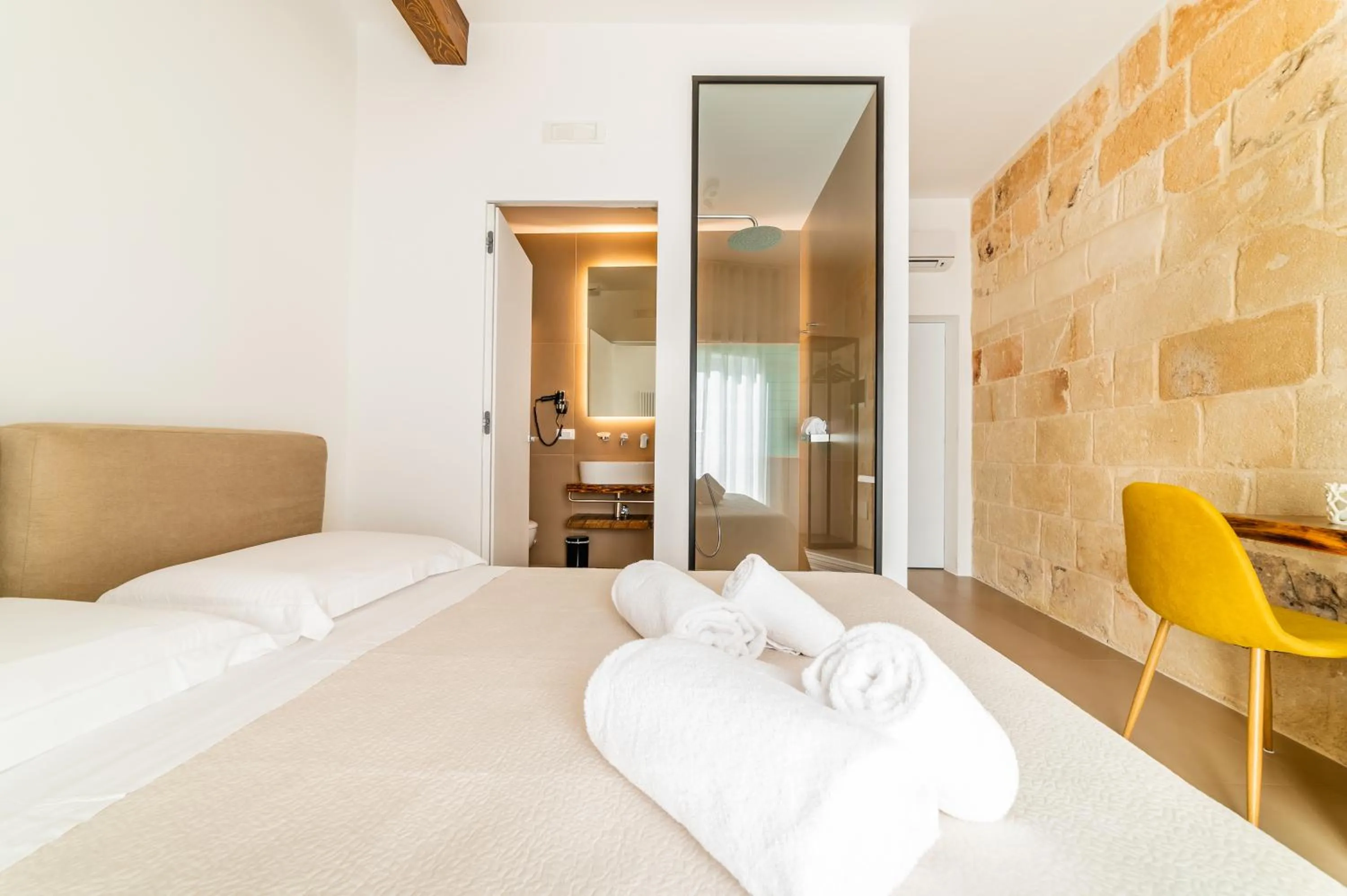 Photo of the whole room, Bed in B&B A C-Caste