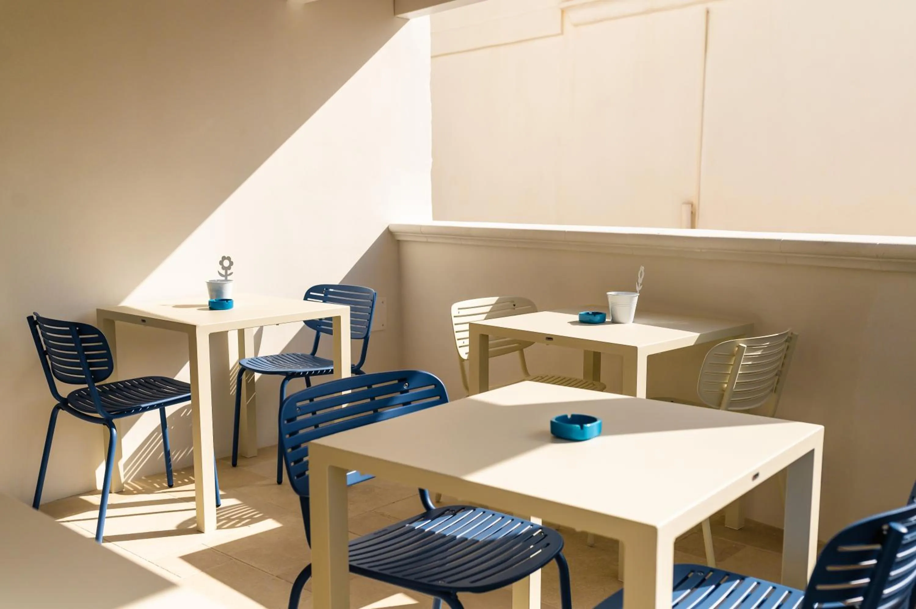 Restaurant/places to eat in B&B A C-Caste