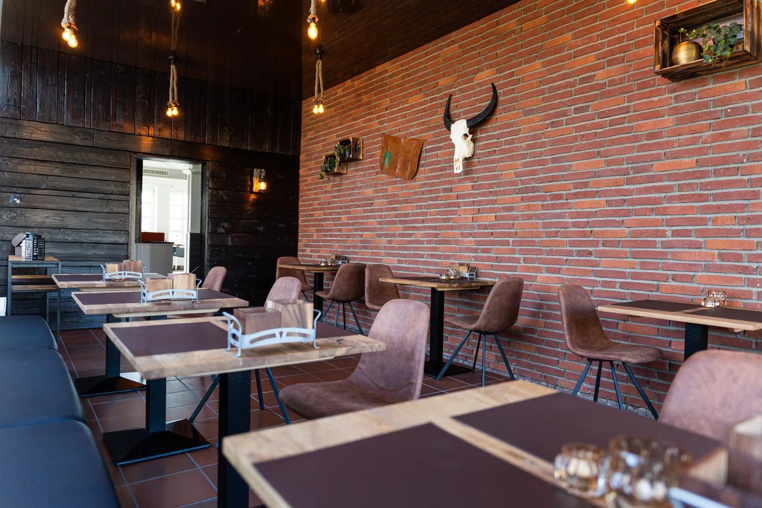 Restaurant/places to eat in TIDE Hotel